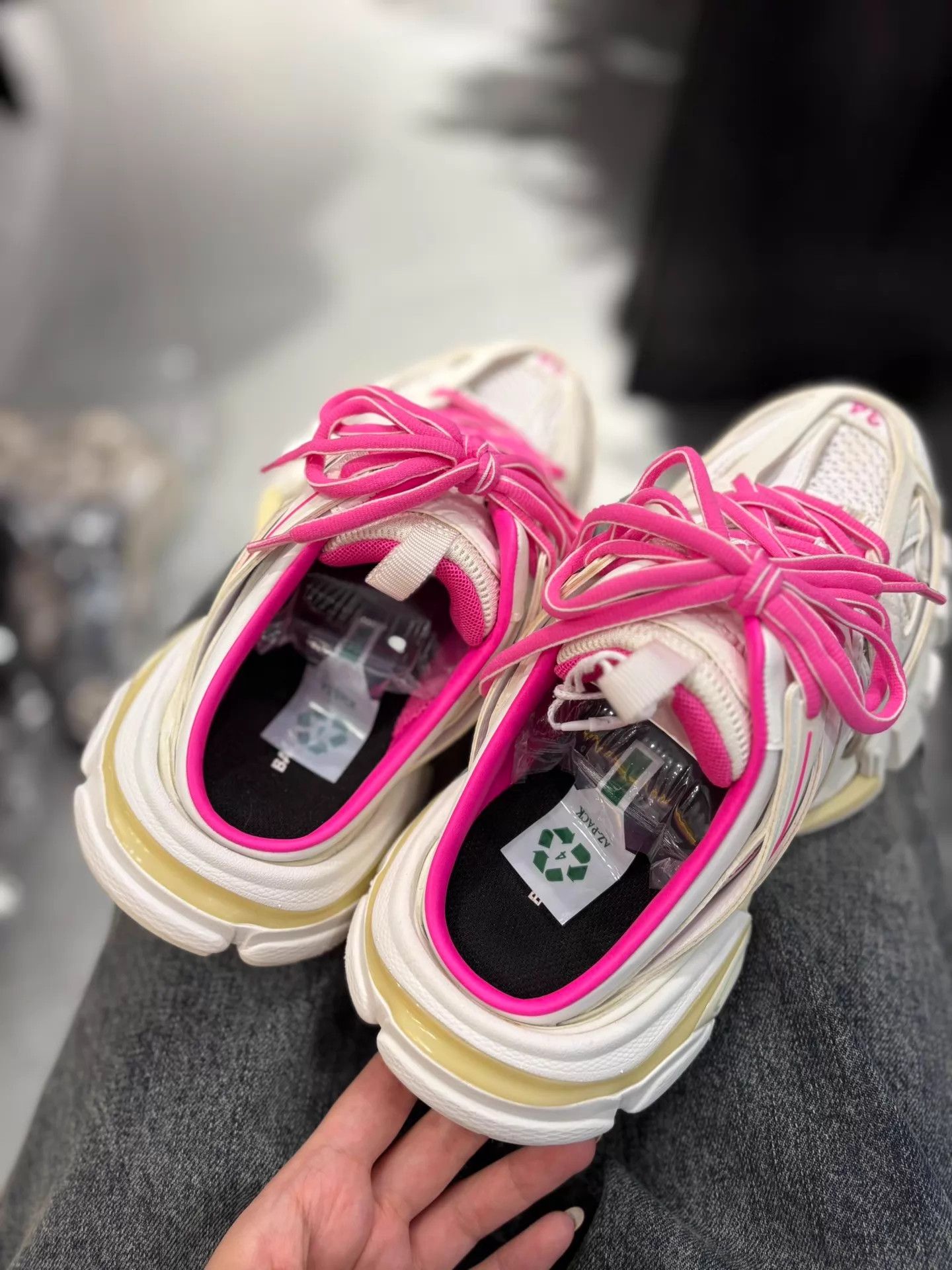 Balenciaga Balenciaga Track 2.0 Slipper Milk White & Pink Laces 34 Size US 4 / IT 34 - 4 Thumbnail