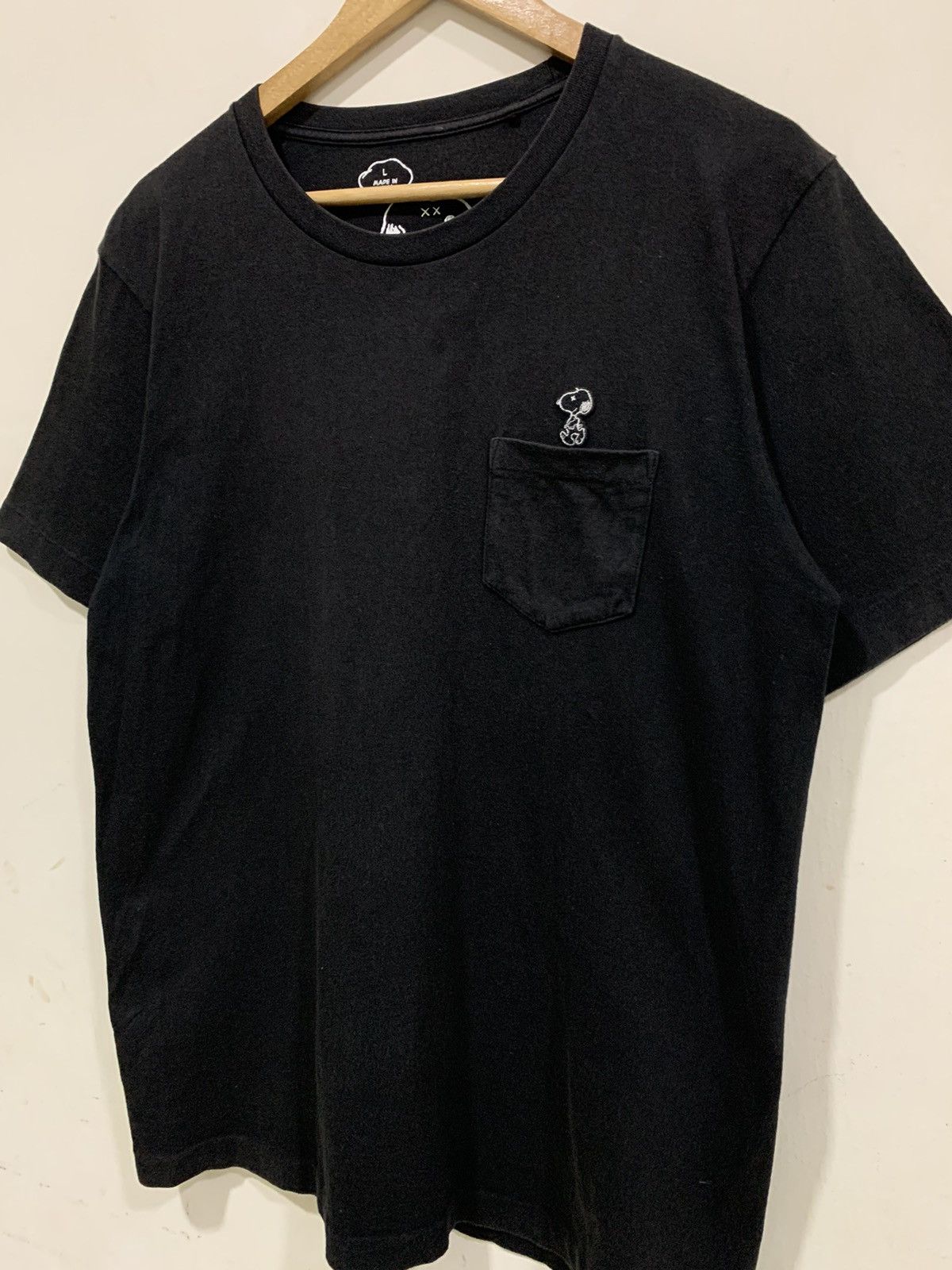 Kaws Vintage Kaws x Peanuts X Uniqlo Single Pocket T-Shirt Size US L / EU 52-54 / 3 - 3 Thumbnail