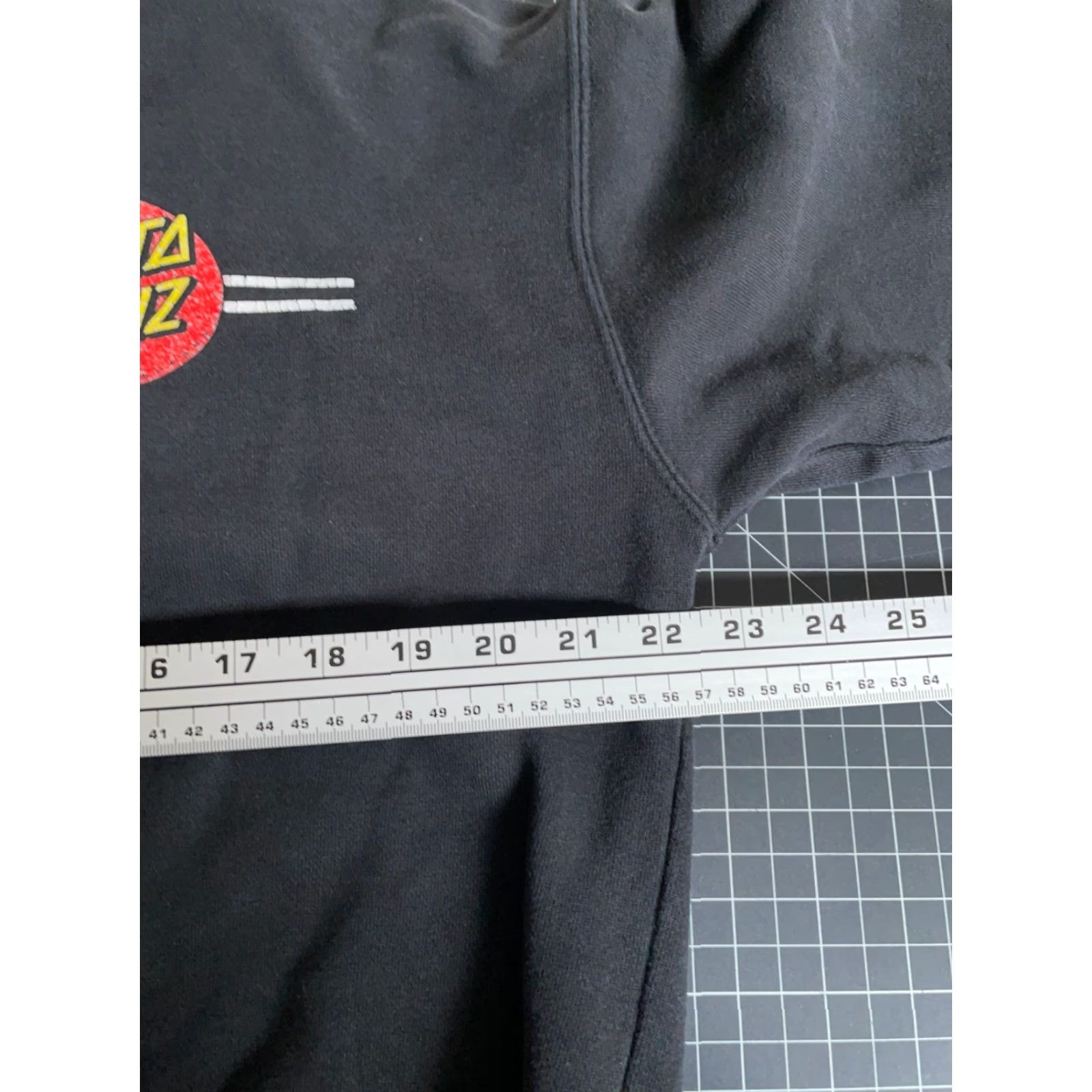 Vintage Santa Cruz Skateboards Hoodie Men Medium Black Sweatshirt Double Sided Graphic Print Pullover Pockets Heavyweight Crew Neck Fleece Size US M / EU 48-50 / 2 - 5 Thumbnail