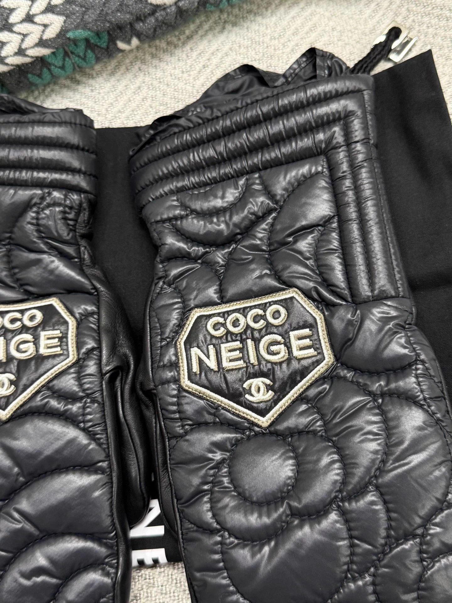 Chanel Chanel CoCo neige Snow Ski Black Nylon Camellia Glove New Size ONE SIZE - 2 Thumbnail