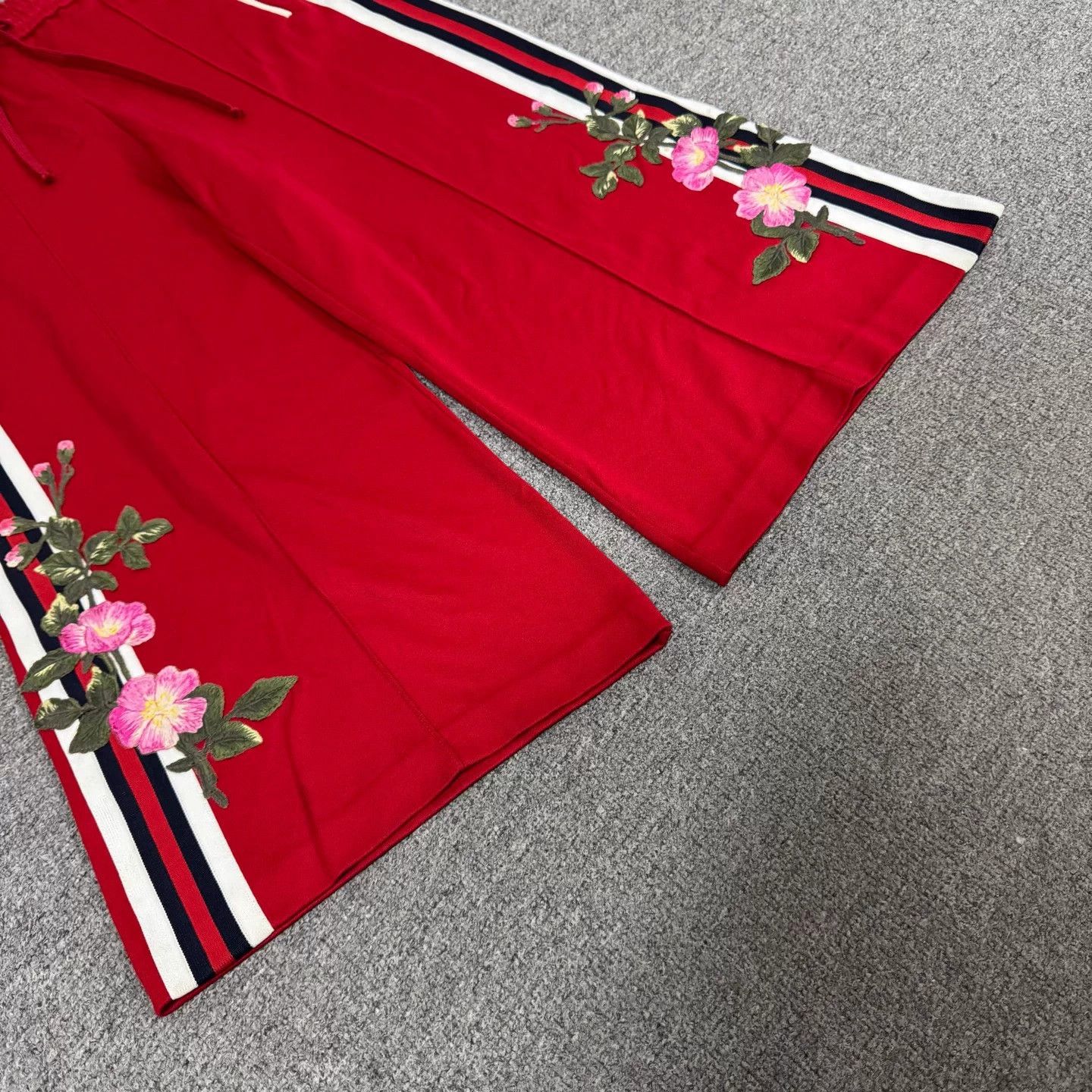 Gucci Gucci side stripe floral wide leg pants M 99 new Size 26" / US 2 / IT 38 - 3 Thumbnail