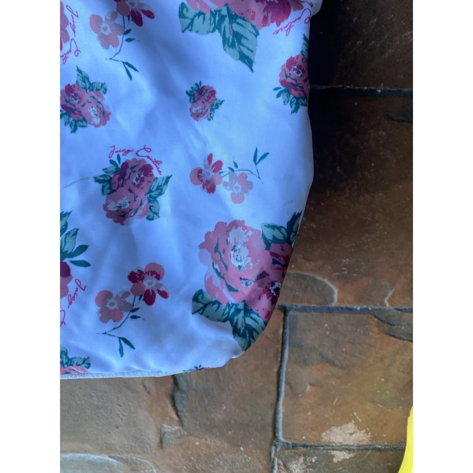 Juicy Couture VINTAGE Juicy Couture Roses Floral Tote Bag Shoulder Handbag Womens Medium Pink Floral Pattern Zip Lining Nylon Leather Handle Size ONE SIZE - 7 Thumbnail
