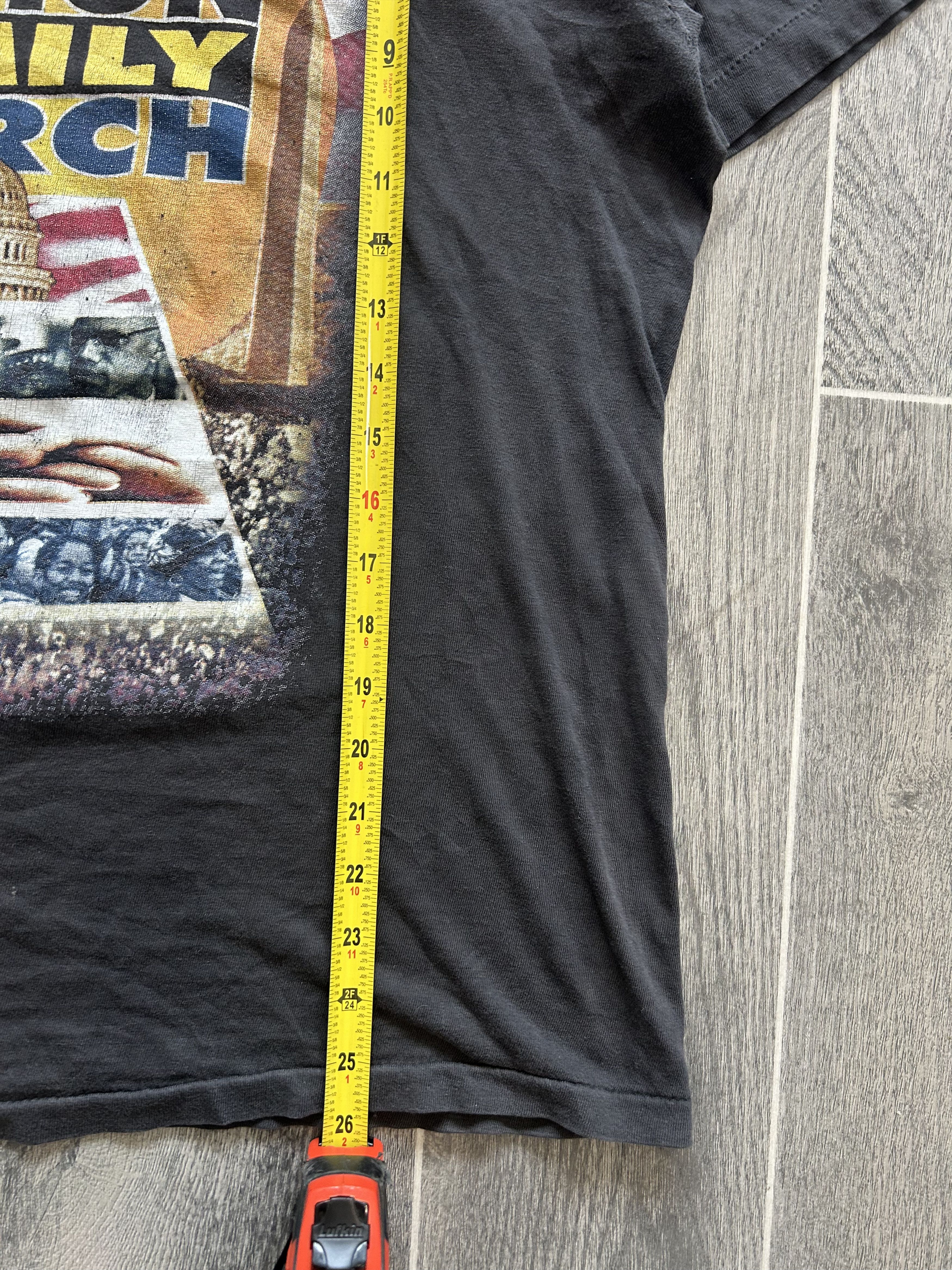 Vintage Vintage 2000 Million Family March T-Shirt Size US L / EU 52-54 / 3 - 6 Thumbnail