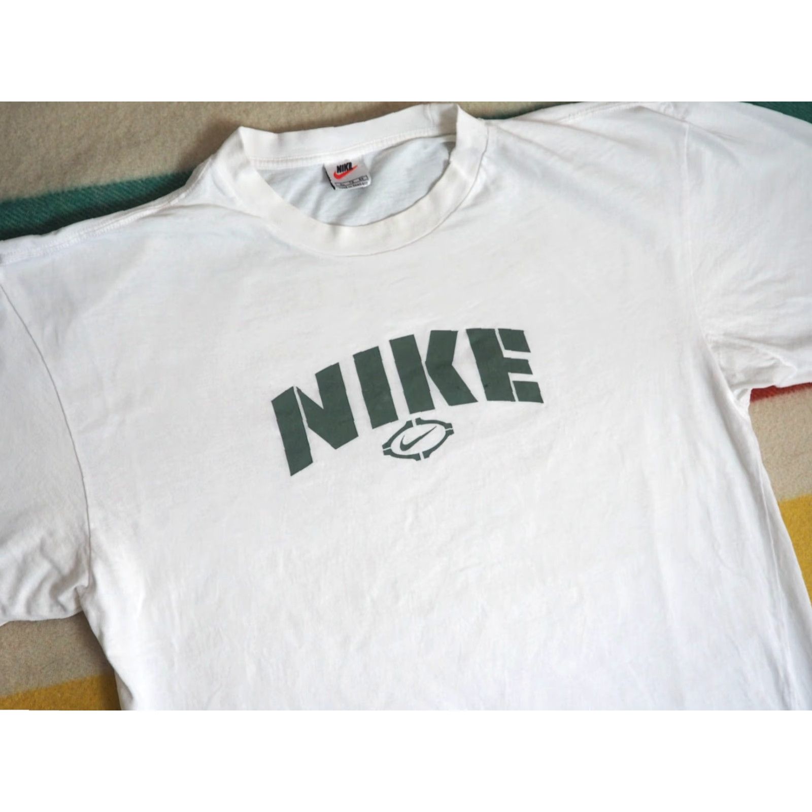 Nike VTG 90s Nike Spellout Mini Swoosh White Green Logo Tee T-Shirt Mens L Size US L / EU 52-54 / 3 - 3 Thumbnail