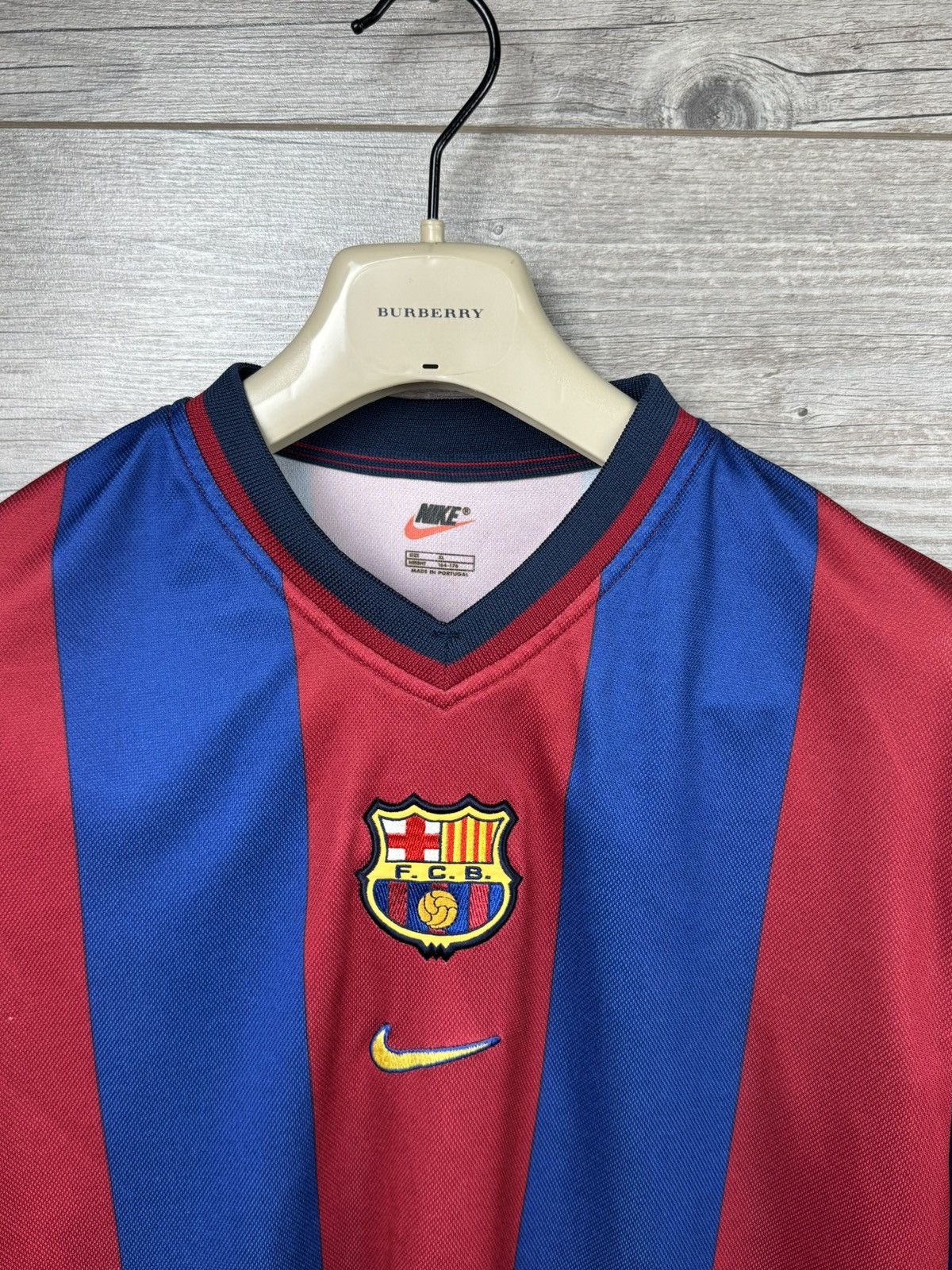 Nike BARCELONA 1998 1999 HOME FOOTBALL NIKE SHIRT SOCCER JERSEY Size US S / EU 44-46 / 1 - 11 Thumbnail