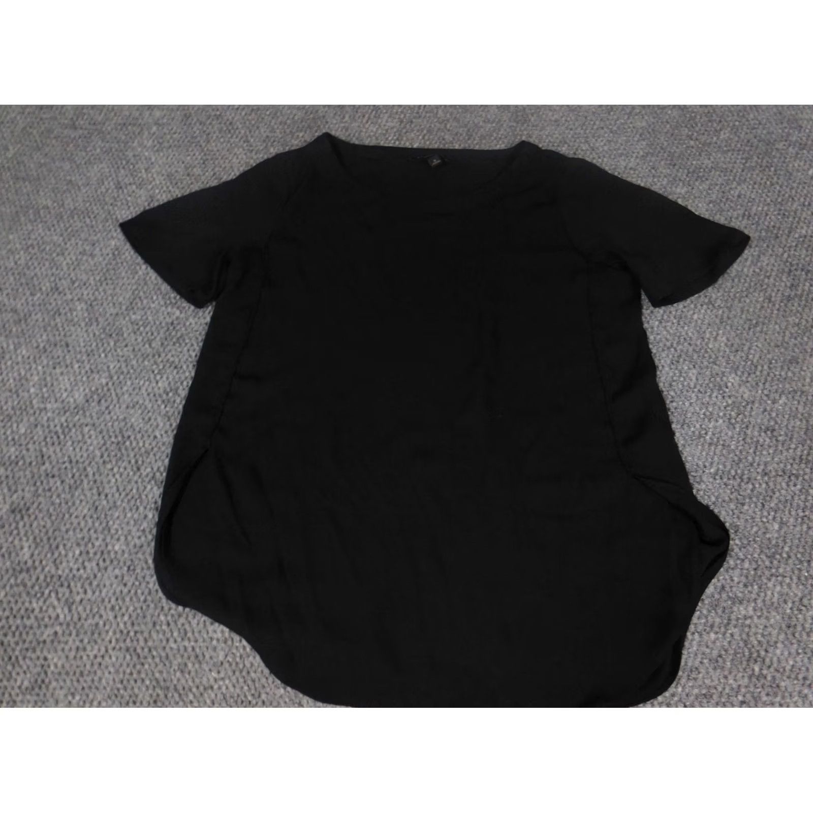 Banana Republic Banana Republic Blouse Short Sleeve Black Crew Neck Pullover S Women Regular Polyester Rayon Casual Basic Classic Stretch Size S / US 4 / IT 40 - 2 Thumbnail