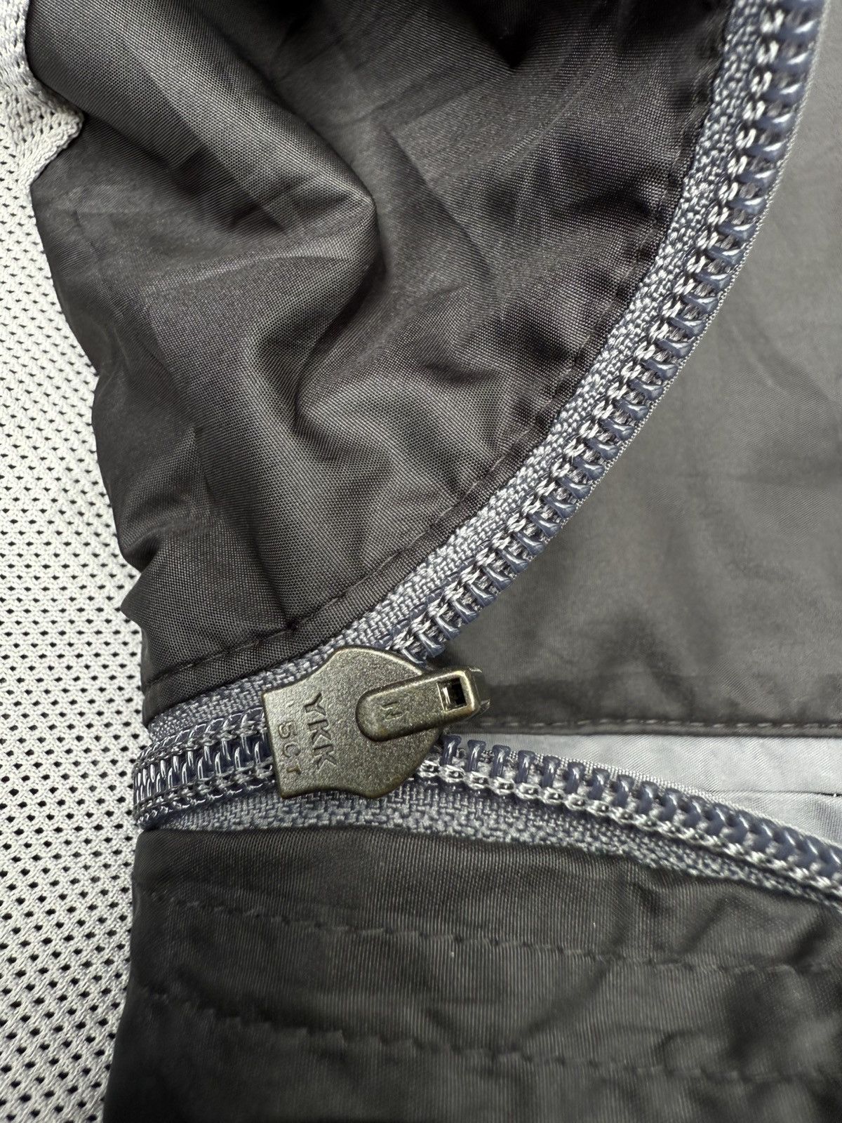 Nike 90’s NIKE RARE SWOOSH LOGO Y2K VINTAGE ZIP NYLON JACKET LOGO Size US M / EU 48-50 / 2 - 7 Thumbnail