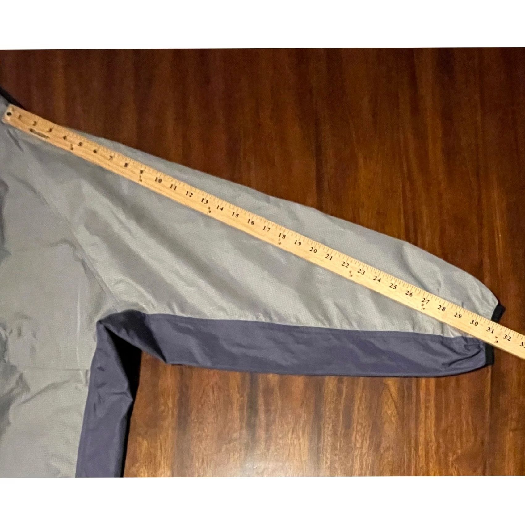 Vintage IllumiNITE Mens Jacket Windbreaker Run Reflective Lightweight Gray L Zip Outer Shell Polyester Breathable All Seasons Sports Activewear jackets) Size US L / EU 52-54 / 3 - 6 Thumbnail