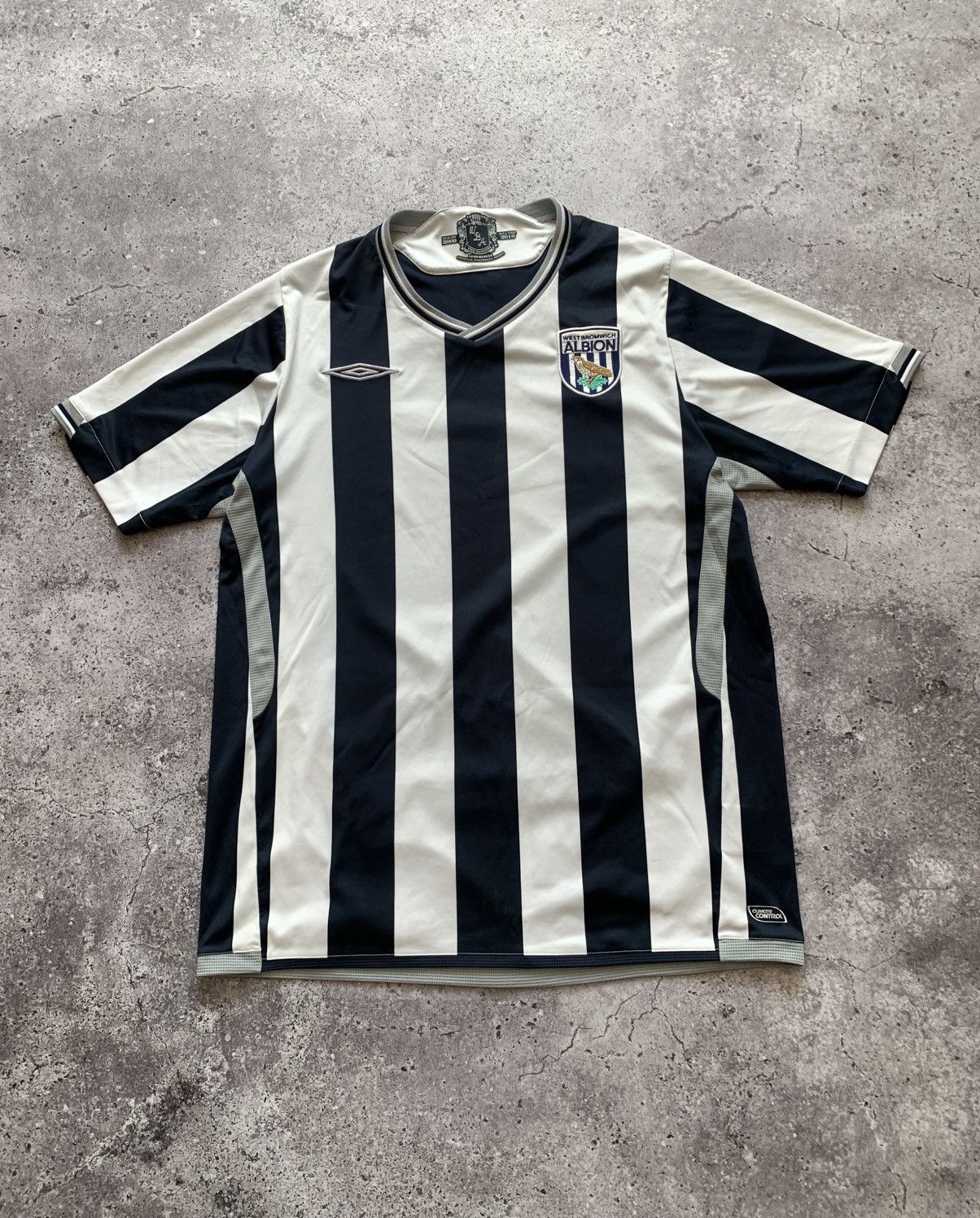 Umbro 🔥UMBRO WEST BROMWICH ALBION 2009/10 HOME SOCCER SHIRT Size US L / EU 52-54 / 3 - 2 Thumbnail