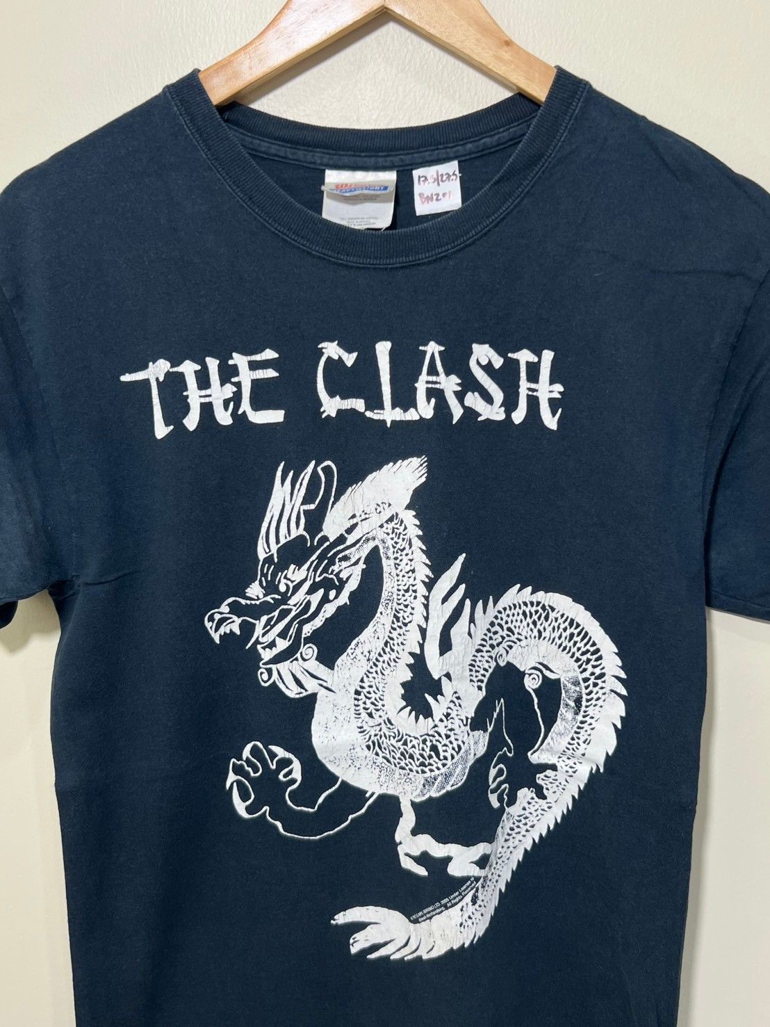 Band Tees × Vintage Vintage 2005's The Clash Dragon shirt bnz01 Size US S / EU 44-46 / 1 - 3 Thumbnail