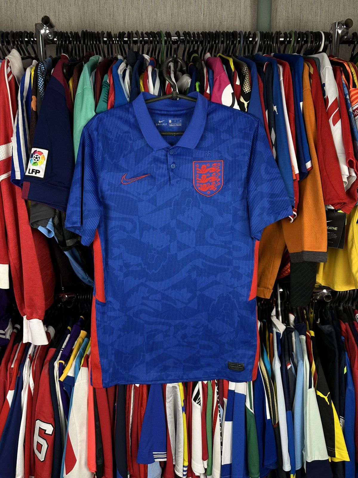 Nike NIKE ENGLAND 2020 2022 AWAY SHIRT FOOTBALL SOCCER JERSEY Size US S / EU 44-46 / 1 - 1 Thumbnail