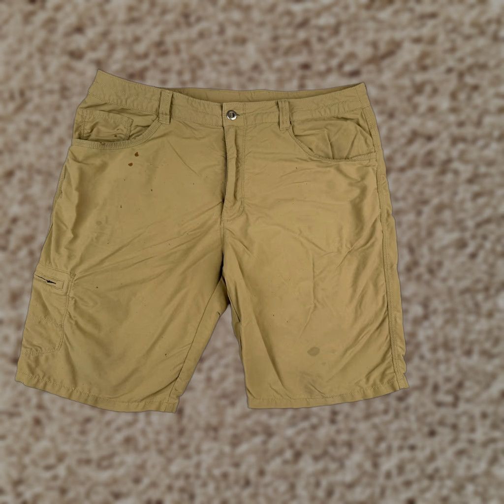 Patagonia Shorts Men Beige Cargo Nylon 38 Inseam 10 Pockets Zipper Nylon Blend Travel Casual