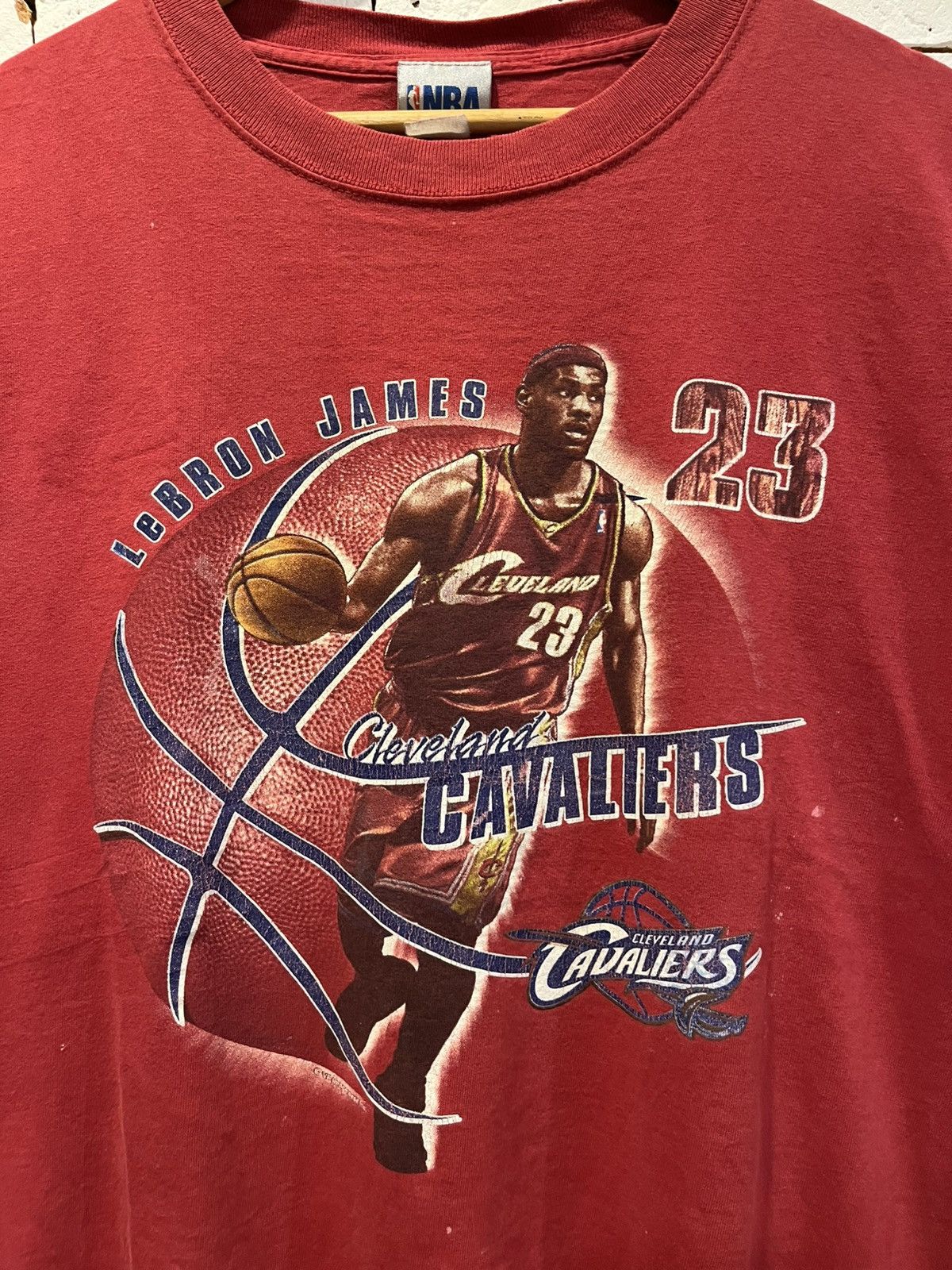 NBA Vintage NBA Lebron James Cleveland Cavaliers T-Shirt Size US XL / EU 56 / 4 - 3 Thumbnail