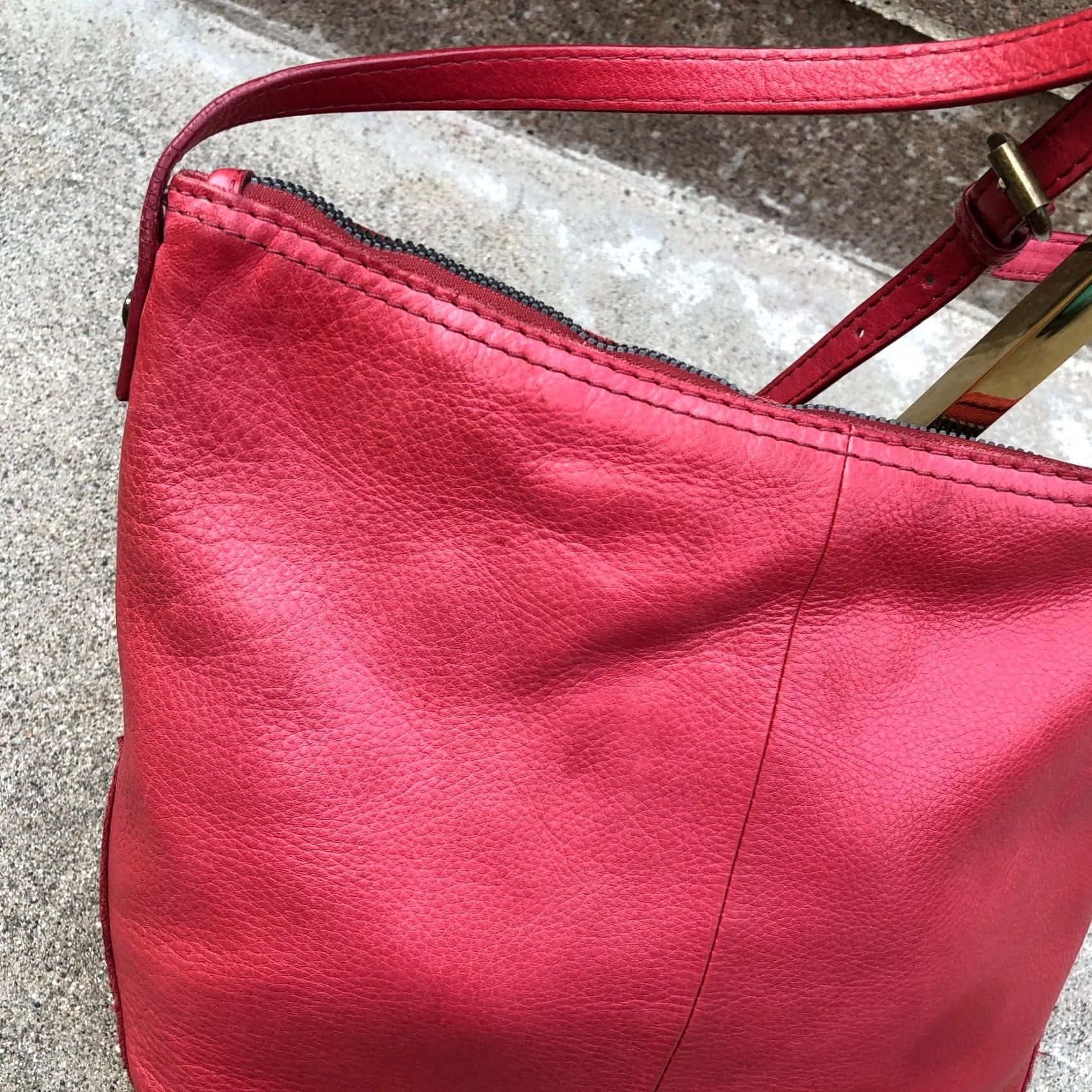 Vintage AMERICAN LEATHER COMPANY Crossbody Purse Women's Red Zipper Bag - Medium Leather Crossbody Bag For Travel Size ONE SIZE - 3 Thumbnail