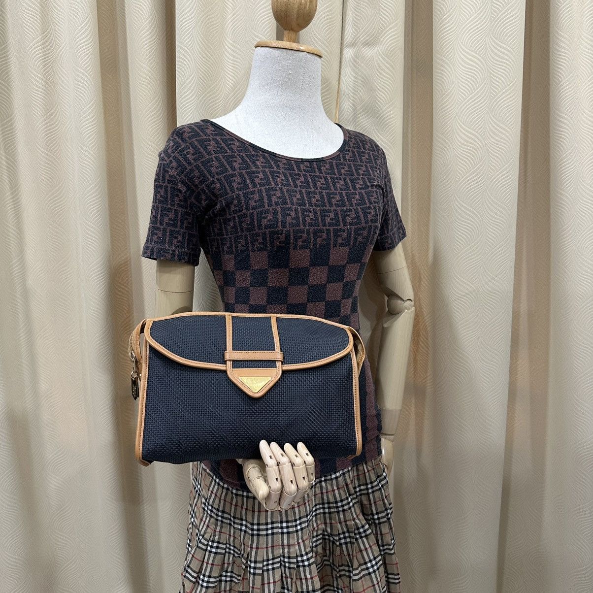 Yves Saint Laurent ‼️LASTDROP‼️ AUTHENTIC YSL VINTAGE CLUTCH BAG Size ONE SIZE - 1 Thumbnail