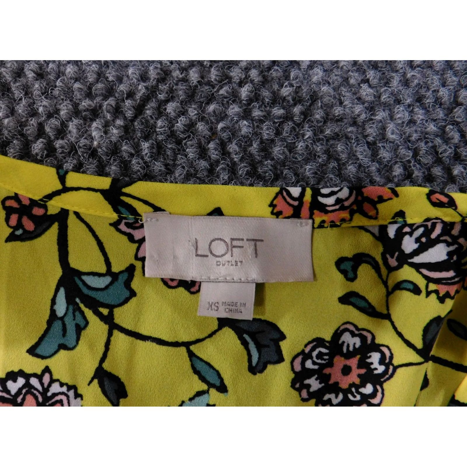 Loft LOFT Blouse Tank Top Womens XS Yellow Floral Sleeveless Pullover Round Neck Casual Short Sleeve Polyester Rayon Button Blouse Size XS / US 0-2 / IT 36-38 - 4 Thumbnail