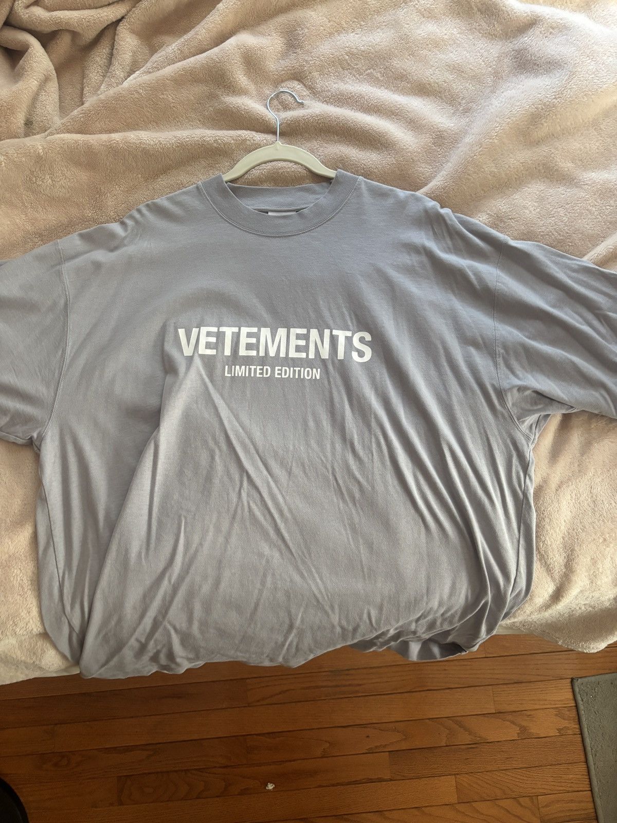 Vetements Vetements lavender tee Size US XL / EU 56 / 4 - 1 Thumbnail