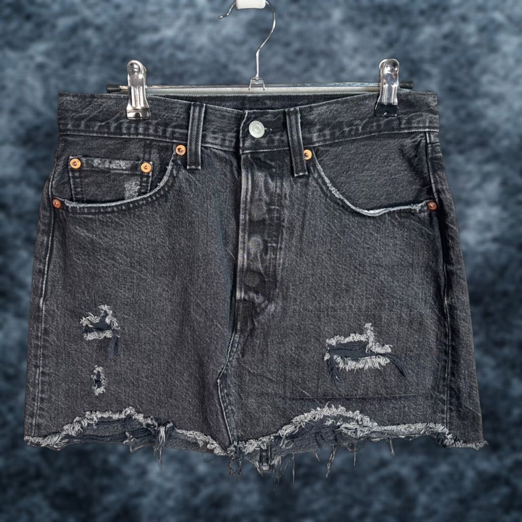 Levi's VINTAGE Levis Womens Skirt Denim Black Mini 27 Size Adult Womens Short Cotton Denim Size 27" / US 4 / IT 40 - 1 Thumbnail