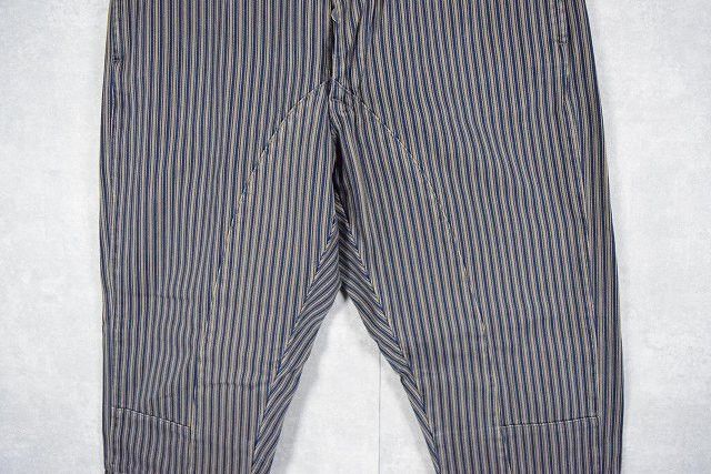 Cropped Pants Striped Pattern Tapered Pants Cinch Back Black