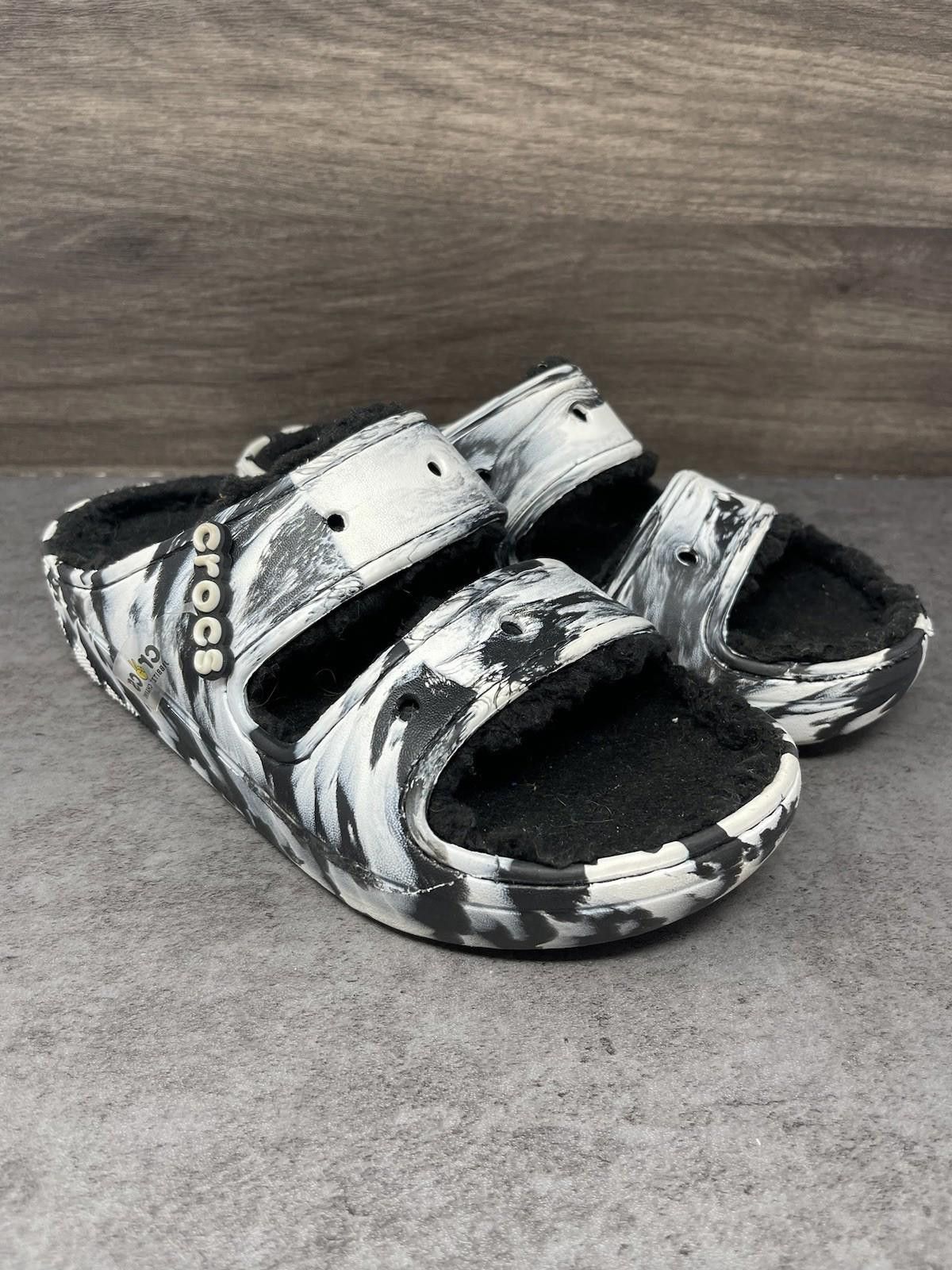 Crocs Crocs Classic Cozzzy Sandals Womens Size 8 Black White Size US 8 / IT 38 - 4 Thumbnail