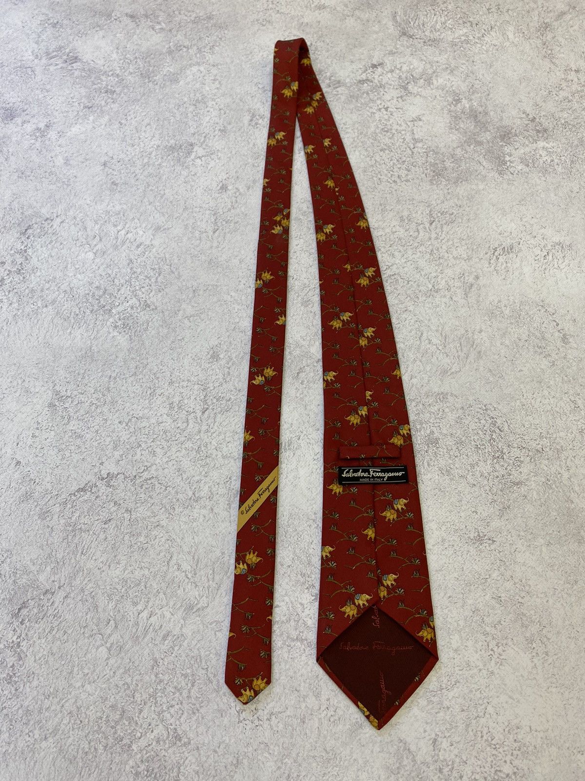 Salvatore Ferragamo Vintage Salvatore Ferragamo Elephants Red Silk Tie Size ONE SIZE - 3 Thumbnail