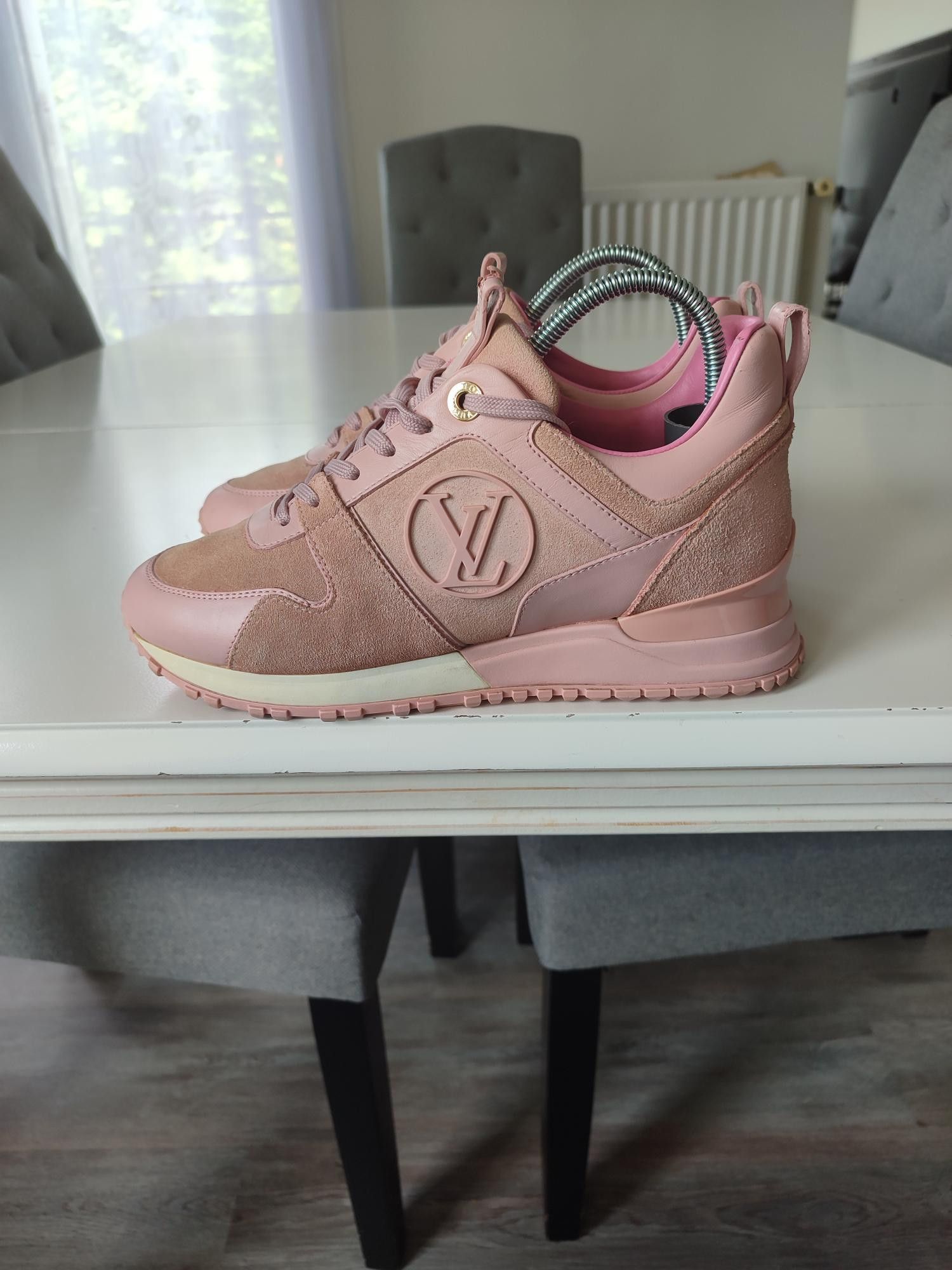 Louis Vuitton BASKETS LOUIS VUITTON RUN AWAY ROSE POUDRE Size US 6 / IT 36 - 1 Thumbnail