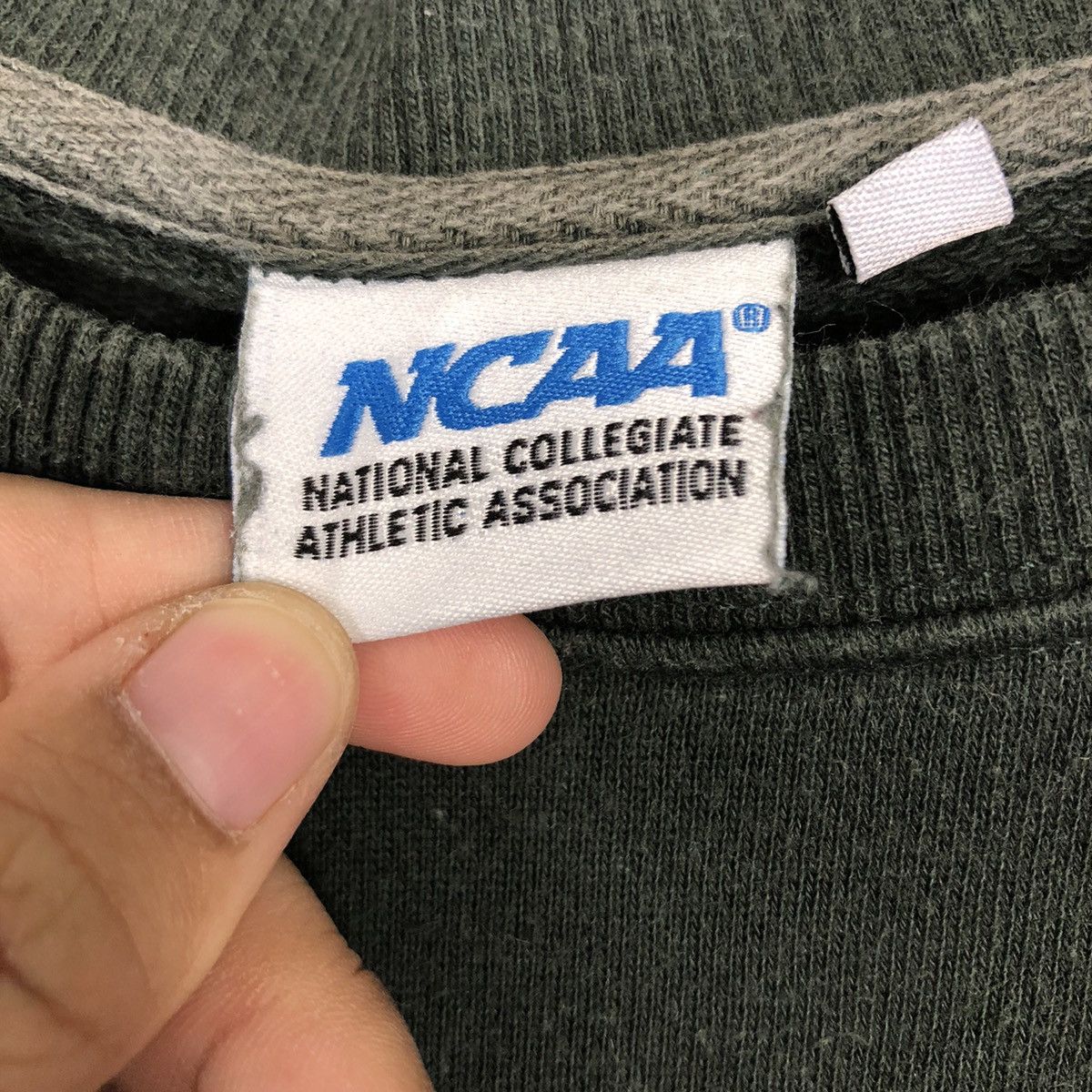 Japanese Brand 📌Vintage Sweatshirt NCAA Big Logo Spell Out Size US M / EU 48-50 / 2 - 14 Thumbnail