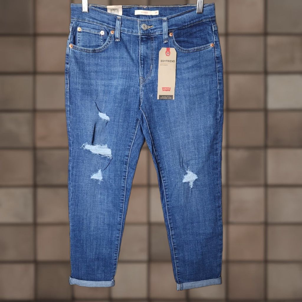 Levi's VINTAGE Levis Womens Boyfriend Hypersoft Lightly Distressed Cuffed Jeans Sz 28x27 NWT Size 28" / US 6 / IT 42 - 1 Thumbnail