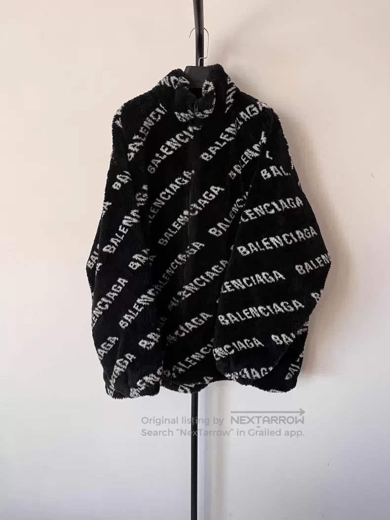 Balenciaga Balenciaga Collarless Loose Shoulder Sleeve Faux Fur Puffy Size XS / US 0-2 / IT 36-38 - 1 Thumbnail