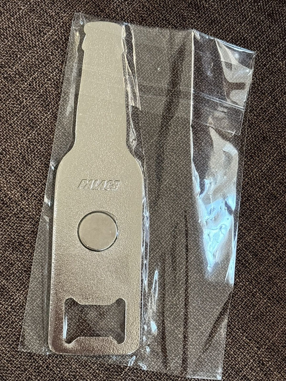 Palace Palace BOTTLE OPENER MAGNET in GREEN / SILVER (SS25) Size ONE SIZE - 3 Thumbnail