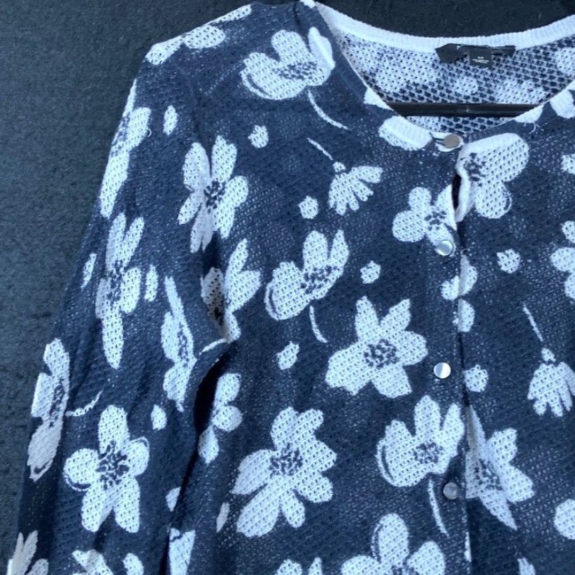 Ann Taylor Ann Taylor Womens Sweater Floral Button Front Knitted 100% Cotton M Navy White Cardigan Casual Womens Size M / US 6-8 / IT 42-44 - 4 Thumbnail