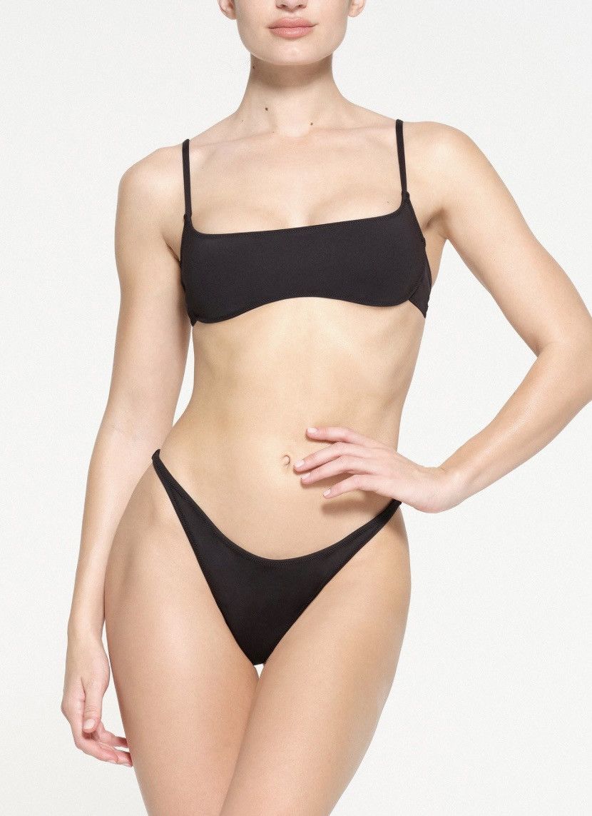 SKIMS BNWT SIGNATURE SWIM MICRO SCOOP BIKINI TOP in ONYX Size ONE SIZE - 1 Preview