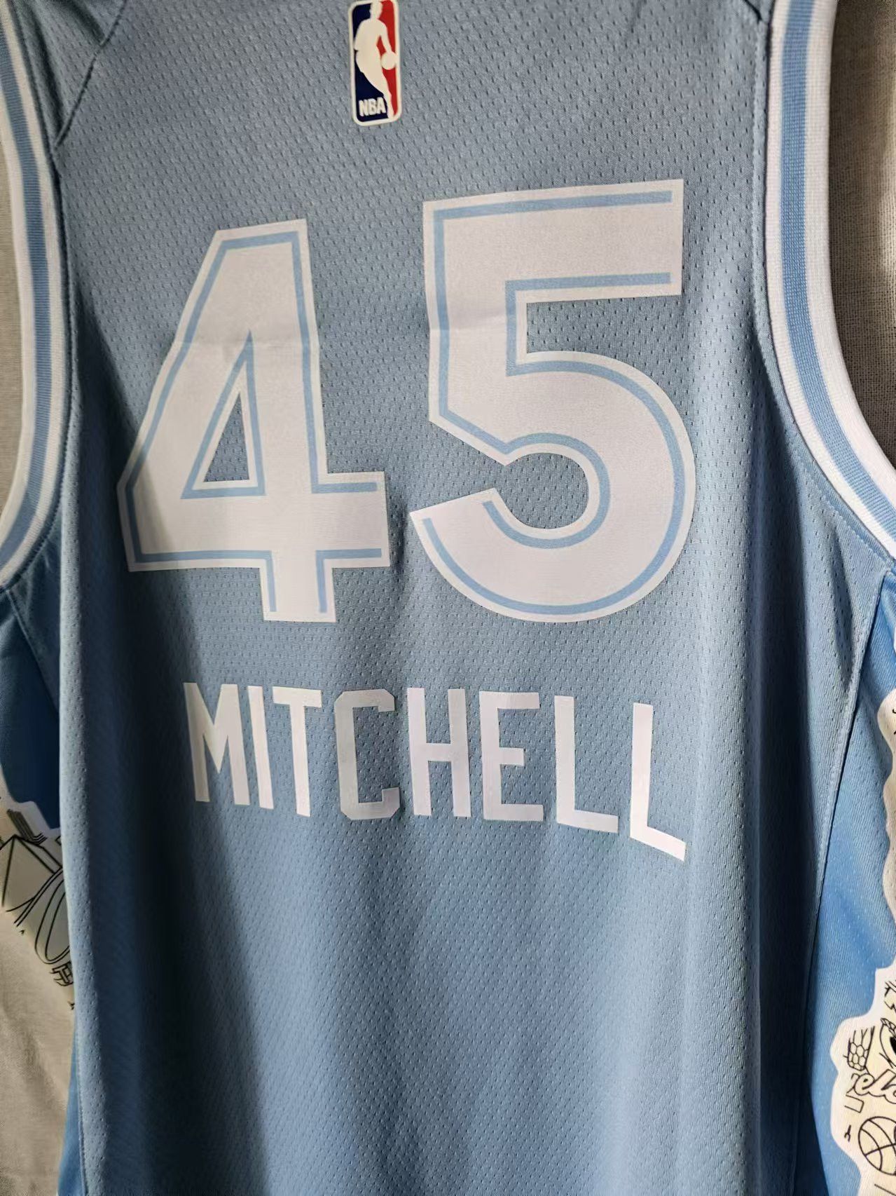 NBA Cleveland Cavaliers 45 Donovan Mitchell Jersey City Edition Size US M / EU 48-50 / 2 - 4 Thumbnail