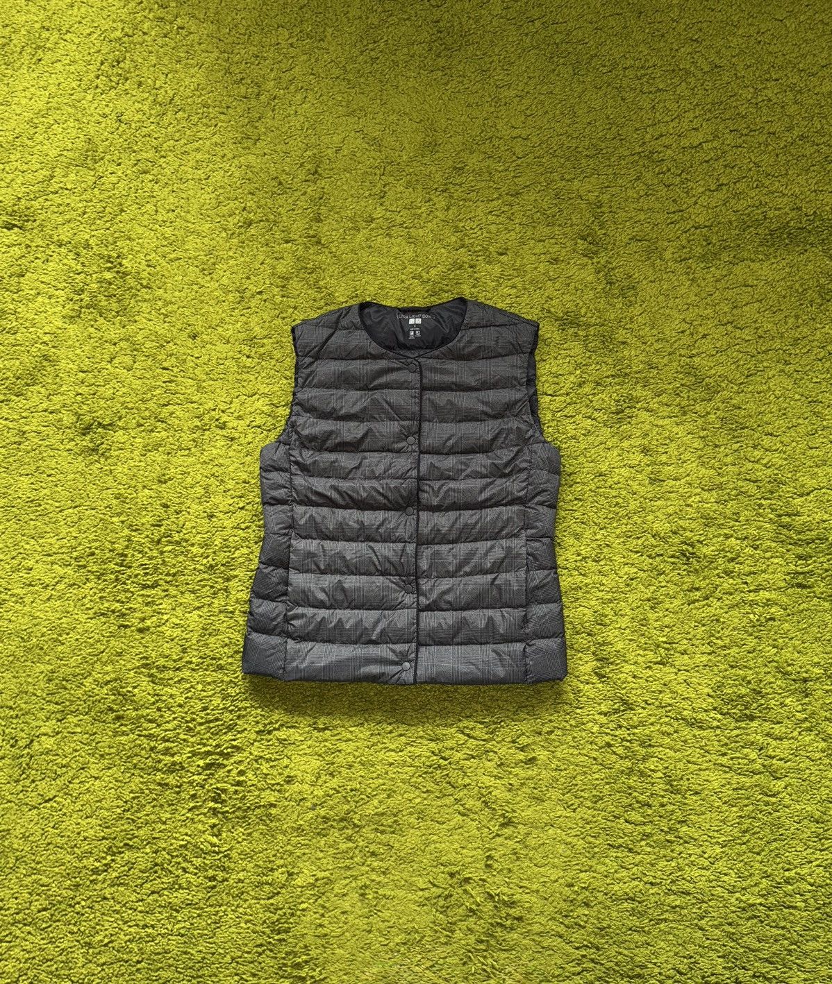 Uniqlo 🇯🇵 Uniqlo Japan checkered puffer down packable vest gilet Size US S / EU 44-46 / 1 - 1 Thumbnail