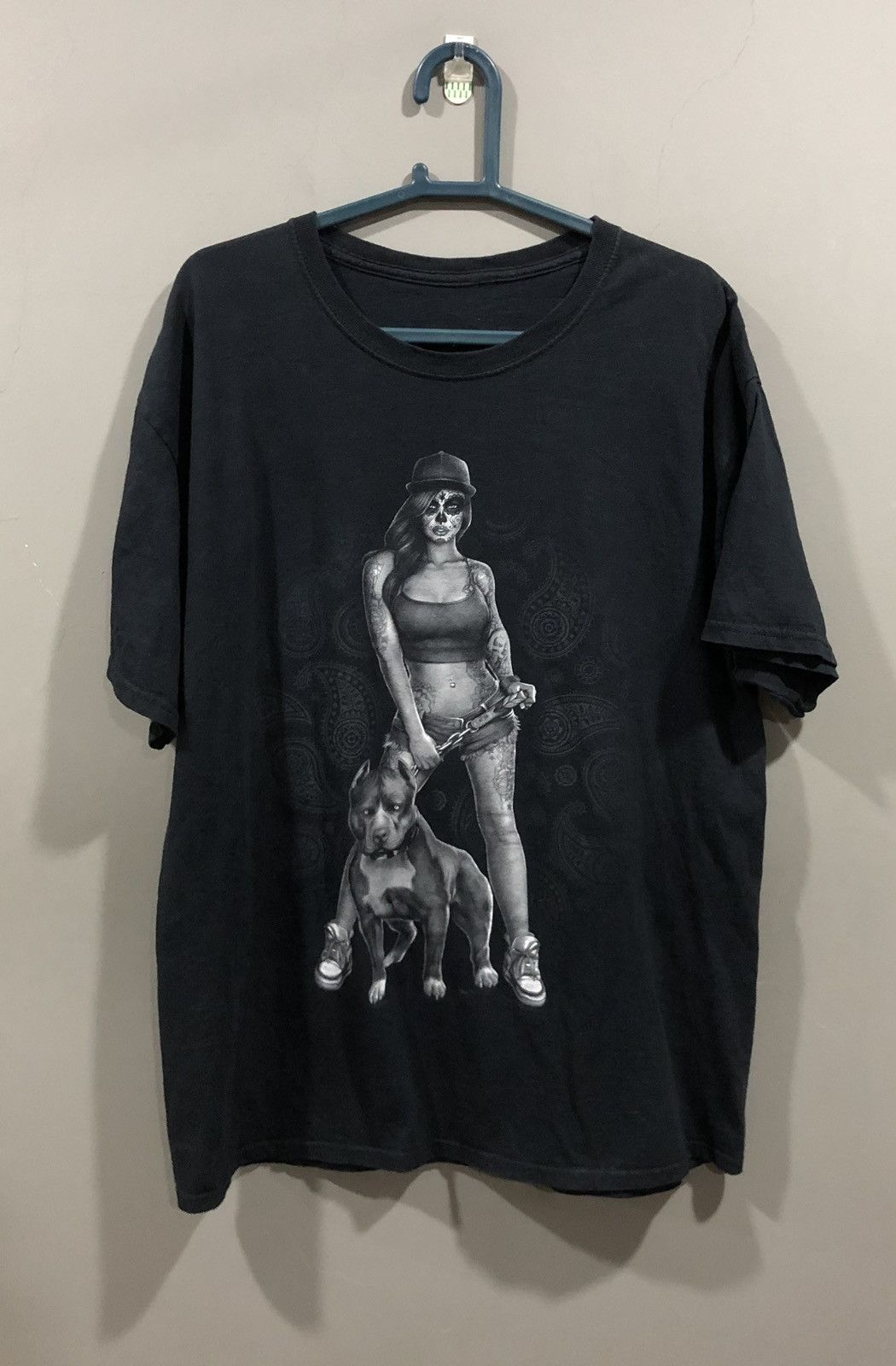 Vintage Vintage Sexy Tattoo Girl With Pit Bull Dog Tshirt Size US L / EU 52-54 / 3 - 1 Thumbnail