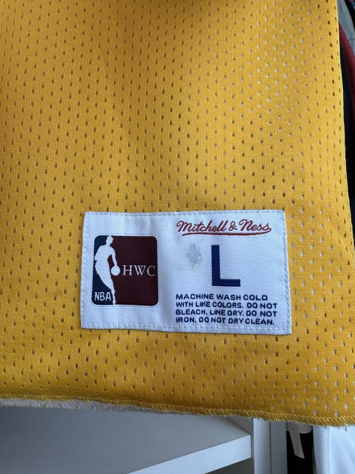 Mitchell & Ness Mitchell & Ness LA Lakers Reversible Magic Johnson Jersey Size US L / EU 52-54 / 3 - 7 Thumbnail