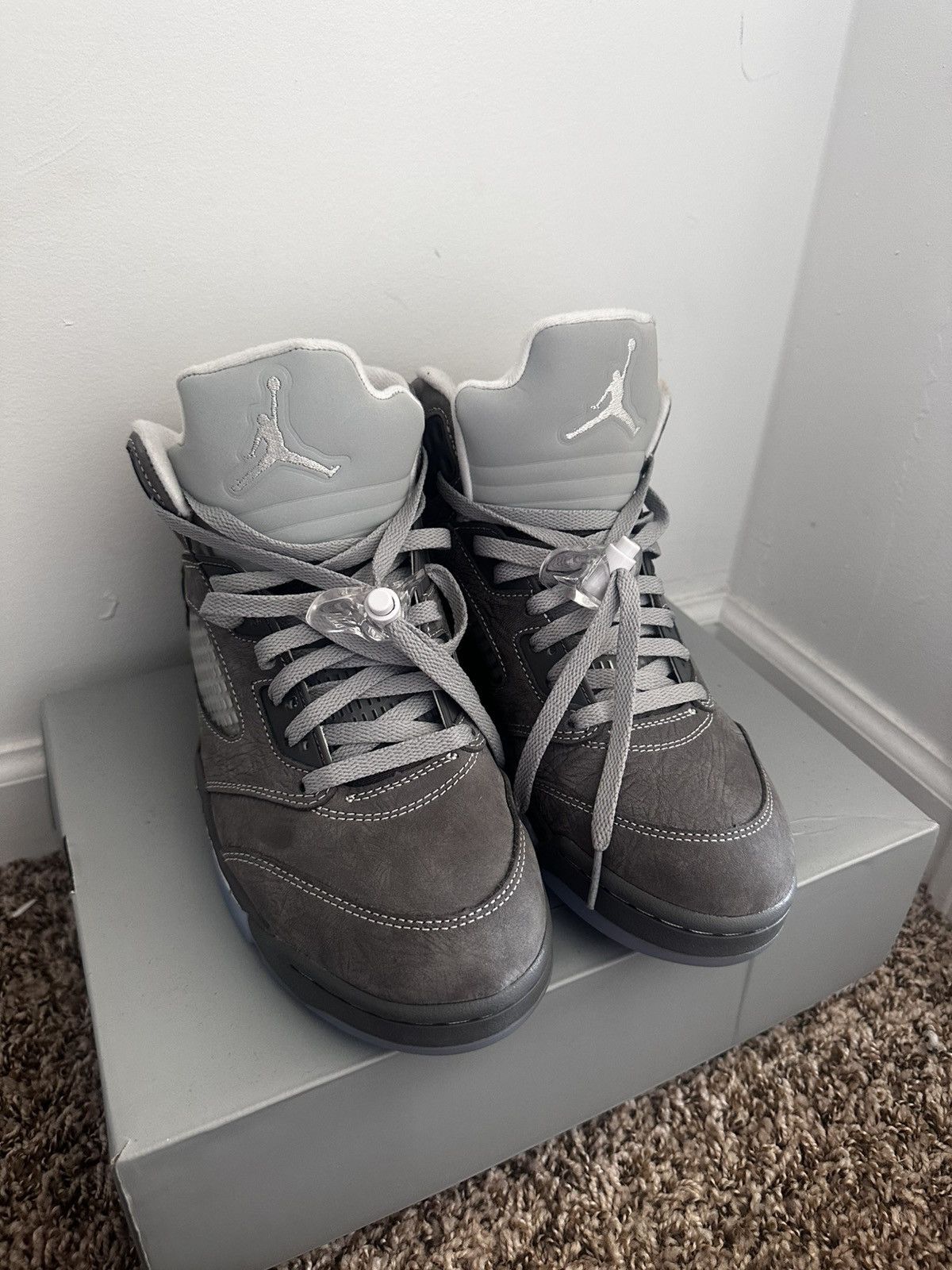 Jordan Brand Jordan 5 Wolf Grey Size US 8.5 / EU 41-42 - 2 Thumbnail