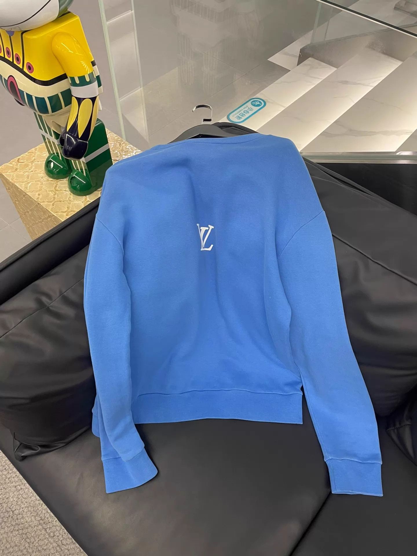 Louis Vuitton LV sweatshirt M good cond Size US M / EU 48-50 / 2 - 2 Thumbnail