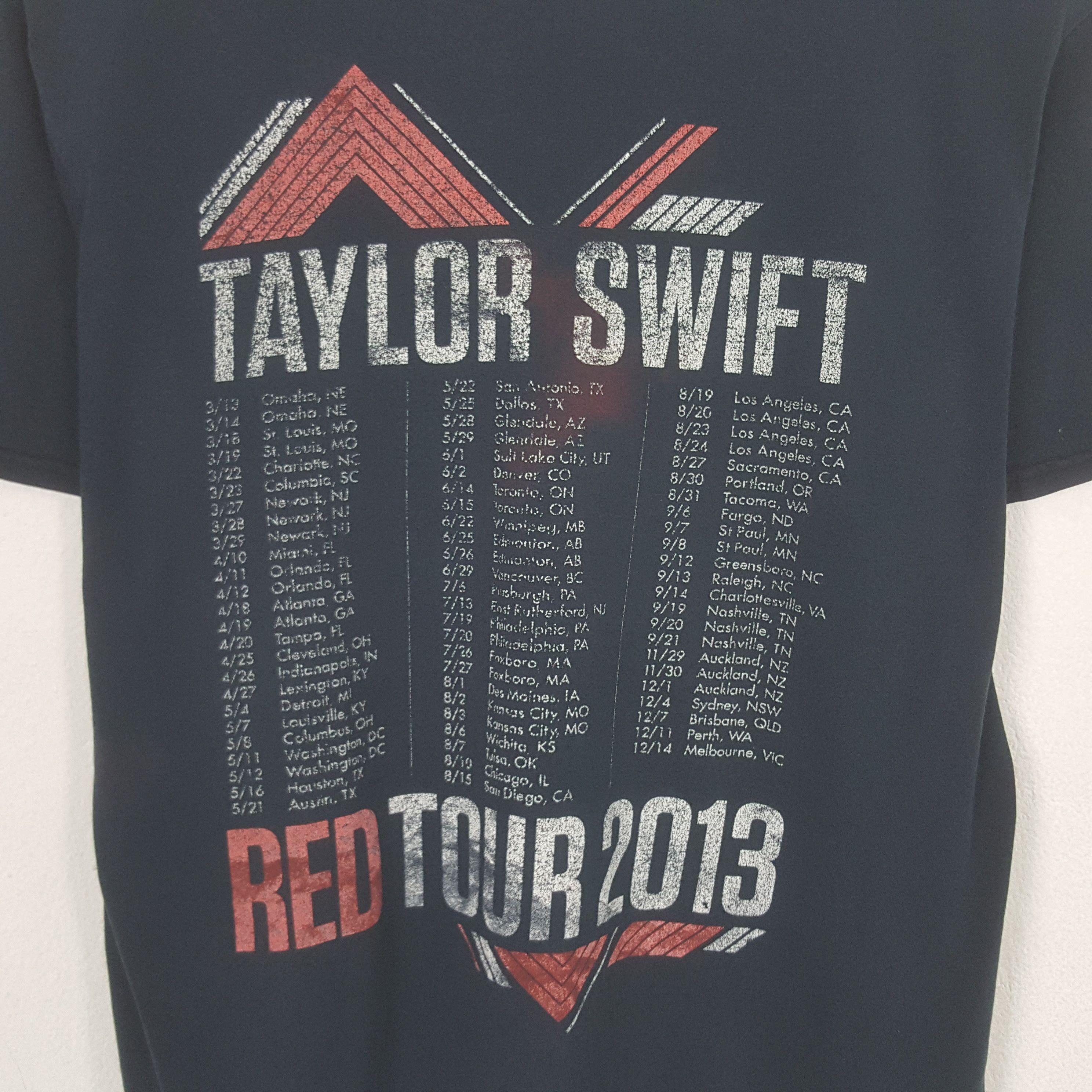 Other Vintage Taylor Swift Red 2013 Tour Tshirt Size US M / EU 48-50 / 2 - 4 Thumbnail