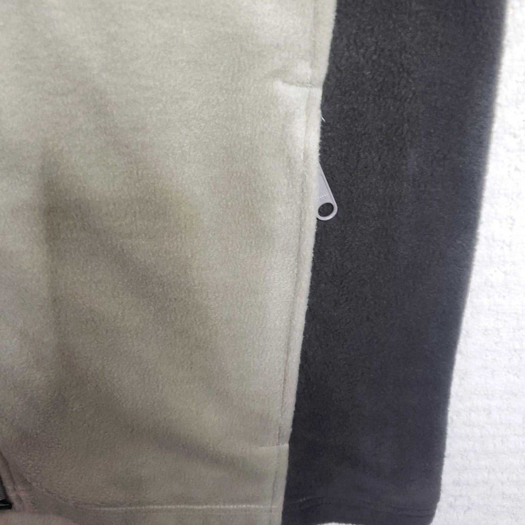 Vintage Columbia Men’s Vest Jacket Full Zip Fleece Polyester Green Light Green Black Side Pockets New! Size US M / EU 48-50 / 2 - 4 Thumbnail