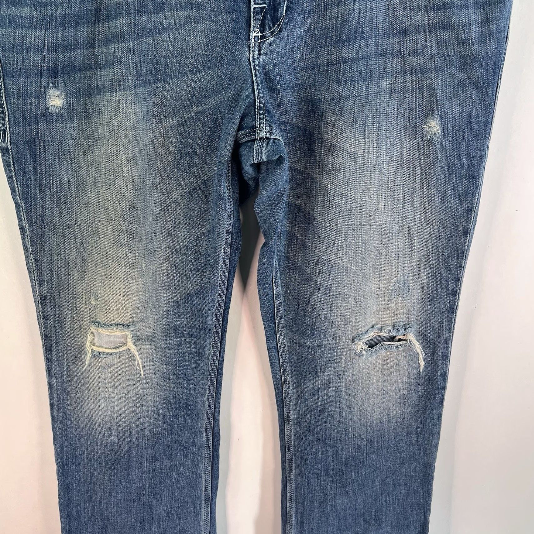 Vintage VINTAGE Rock & Republic Henlee Jeans Straight Men 38x32 Distressed 90s Grunge Blue Denim Jeans Mens Size US 38 / EU 54 - 3 Thumbnail