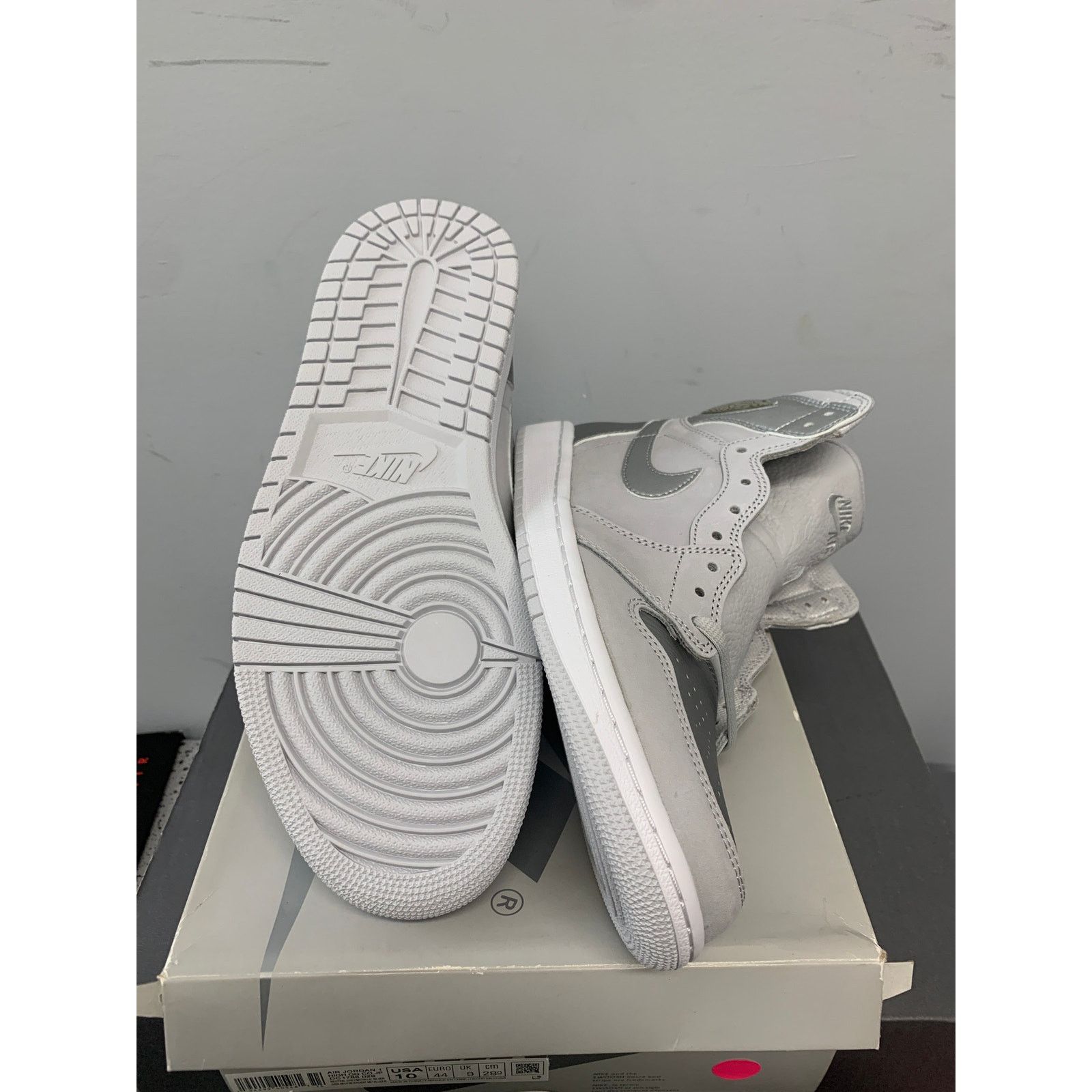 Nike Nike Air Jordan 1 Retro High CO.JP Neutral Grey Size 10 NEW Size US 10 / EU 43 - 6 Thumbnail