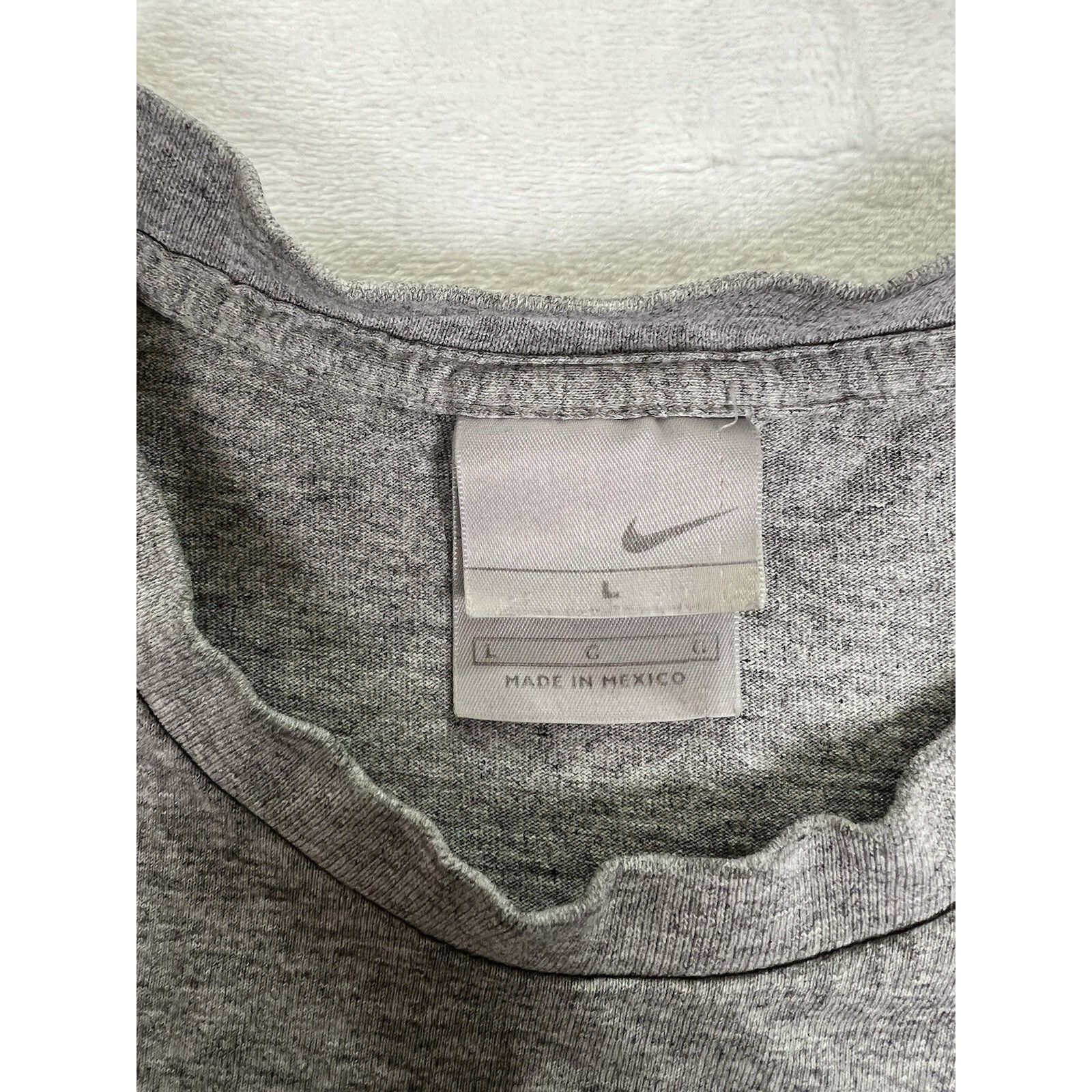 Nike Vintage Nike Gray Essential T-Shirt Mini Swoosh Embroidery G Size US L / EU 52-54 / 3 - 5 Thumbnail