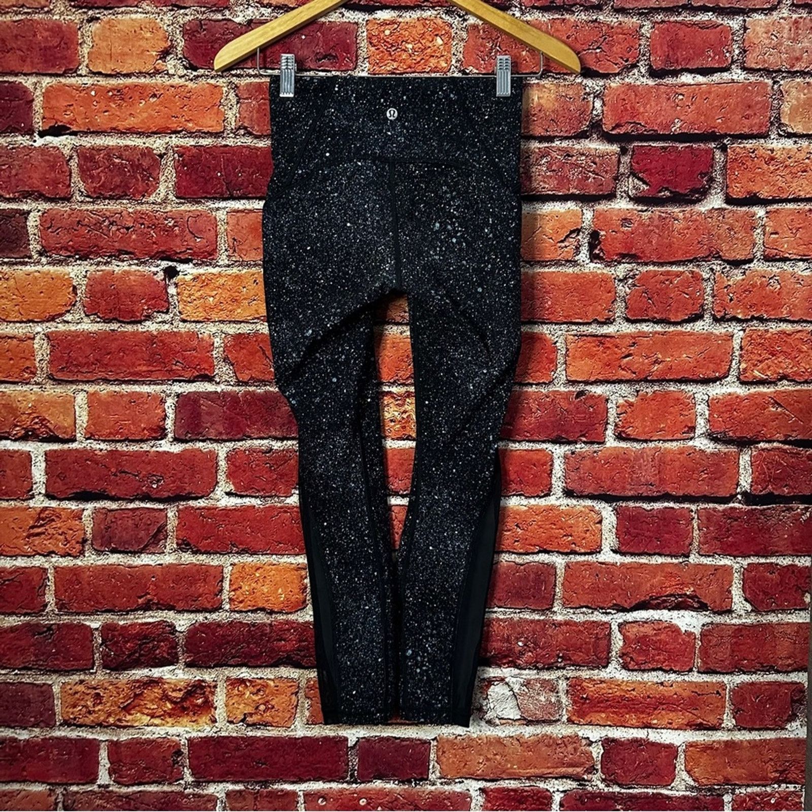 Lululemon Lululemon leggings a size 4 Size 27" / US 4 / IT 40 - 2 Thumbnail
