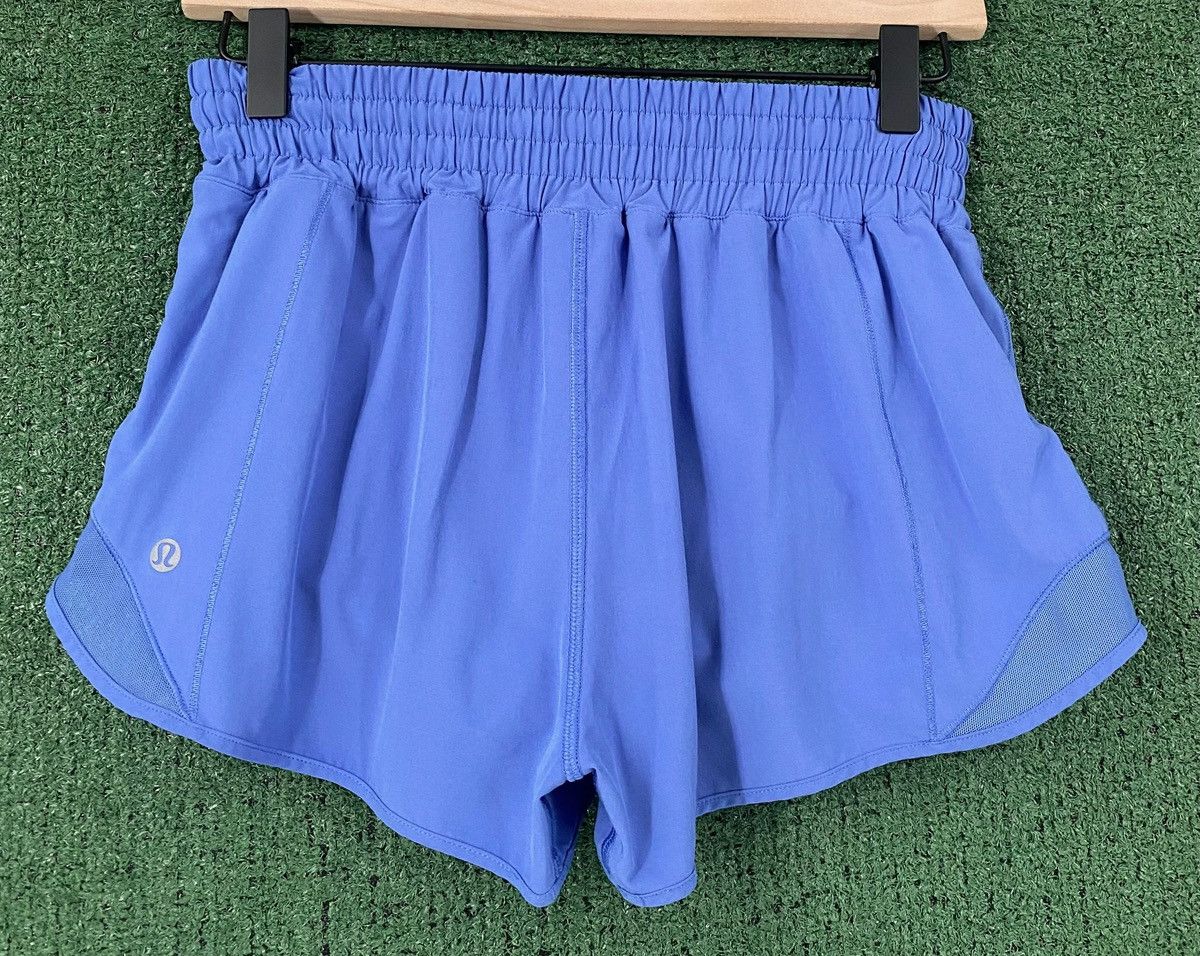Lululemon Lululemon Hotty Hot High-Rise 2” Wild Indigo Lined Shorts 4 Size 28" / US 6 / IT 42 - 4 Thumbnail