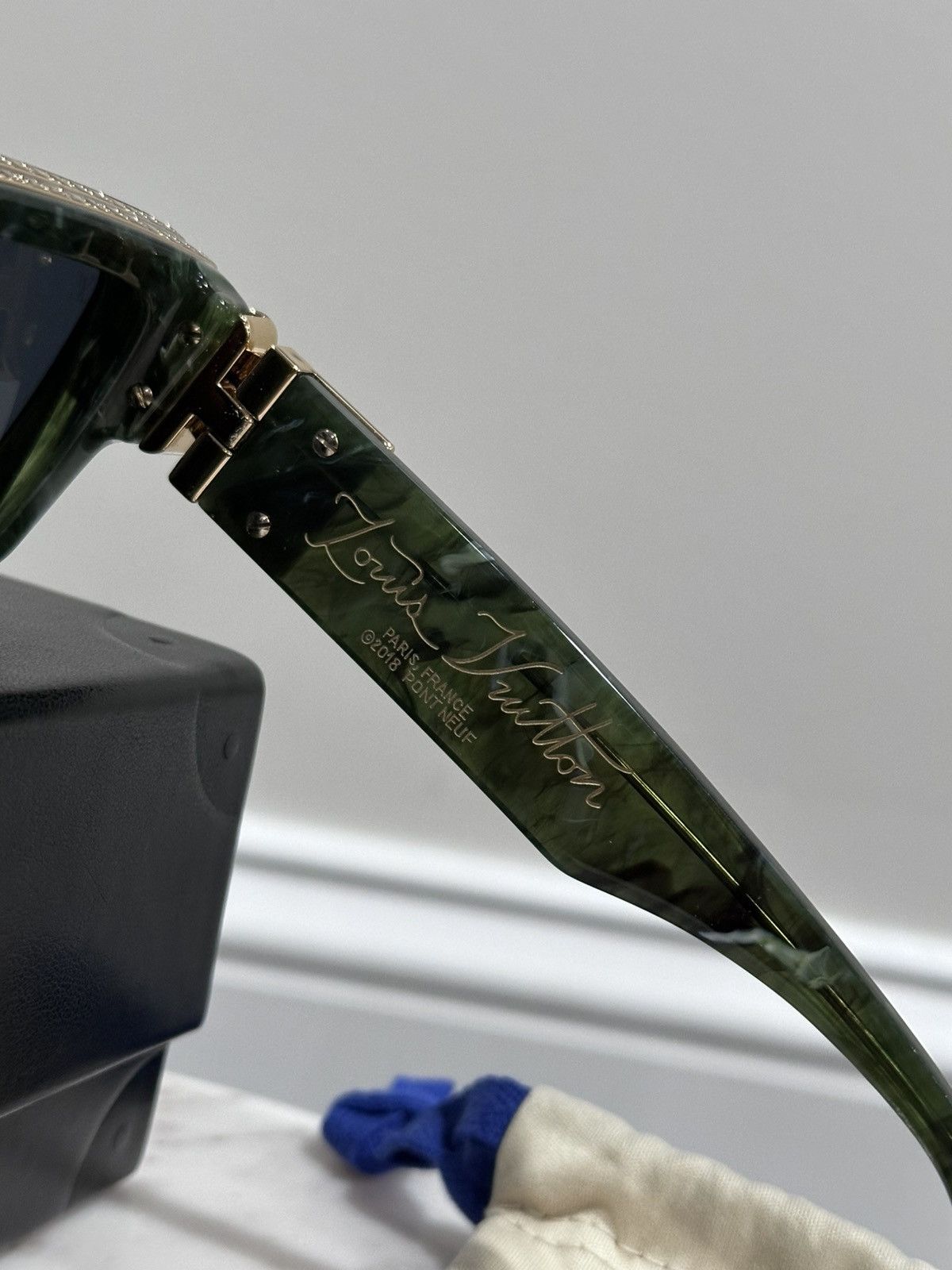 Louis Vuitton Louis Vuitton Virgil Green Marble 1.1 Millionaires Sunglass Size ONE SIZE - 3 Thumbnail