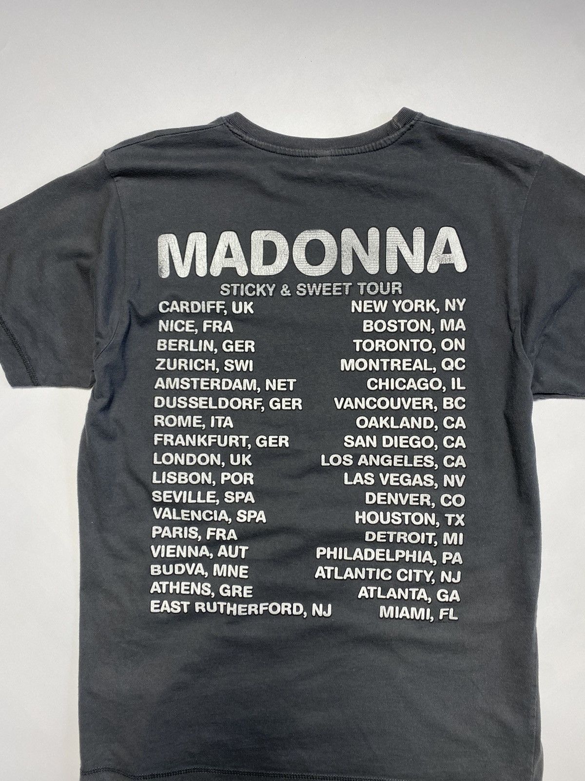 Band Tees × Vintage Vintage Madonna Sticky and Sweet tour tee M Size US M / EU 48-50 / 2 - 10 Thumbnail