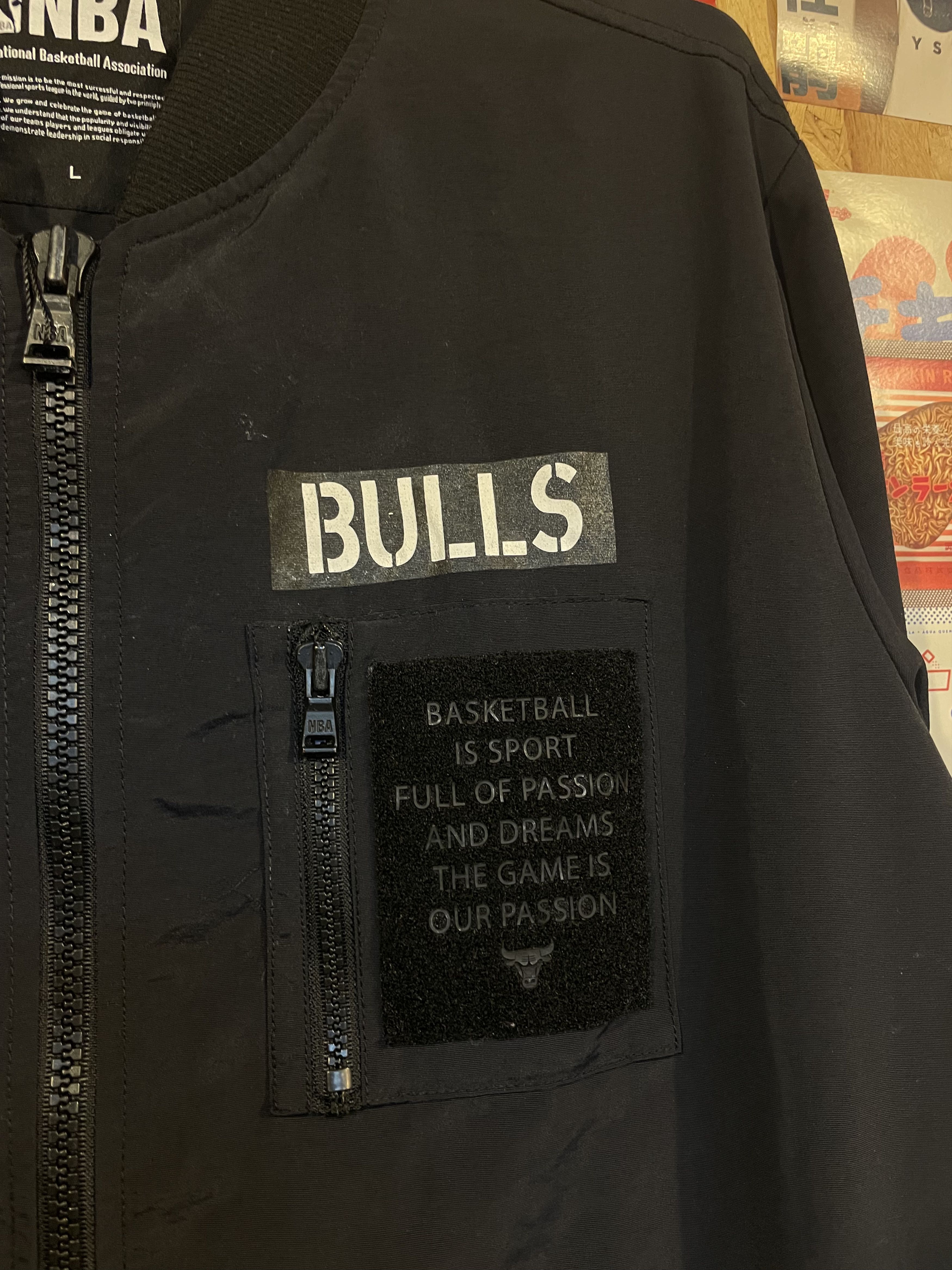 NBA × NFL NBA Chicago Bulls Bomber Jacket Size US L / EU 52-54 / 3 - 3 Thumbnail