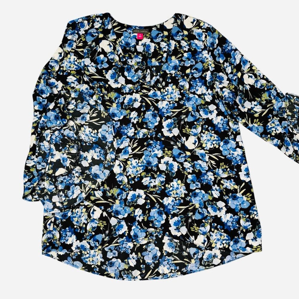 Vince Camuto NWT New Vince Camuto Blue Floral Flutter Sleeve V-Neck Blou Size M / US 6-8 / IT 42-44 - 2 Thumbnail