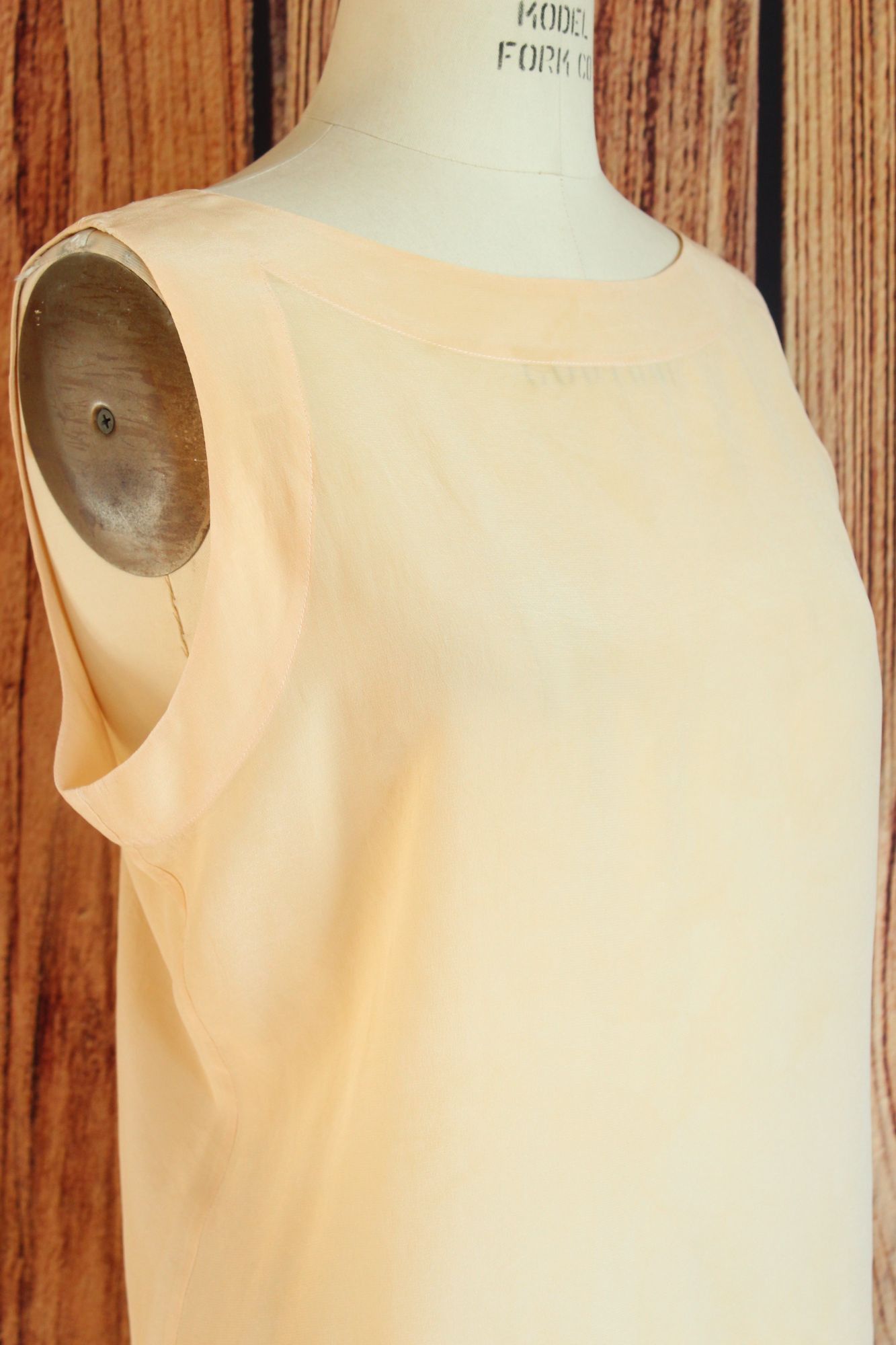 Other Womens Ivory Silk Blouse, Sleeveless Shell, Button in Back, Size L / US 10 / IT 46 - 4 Thumbnail